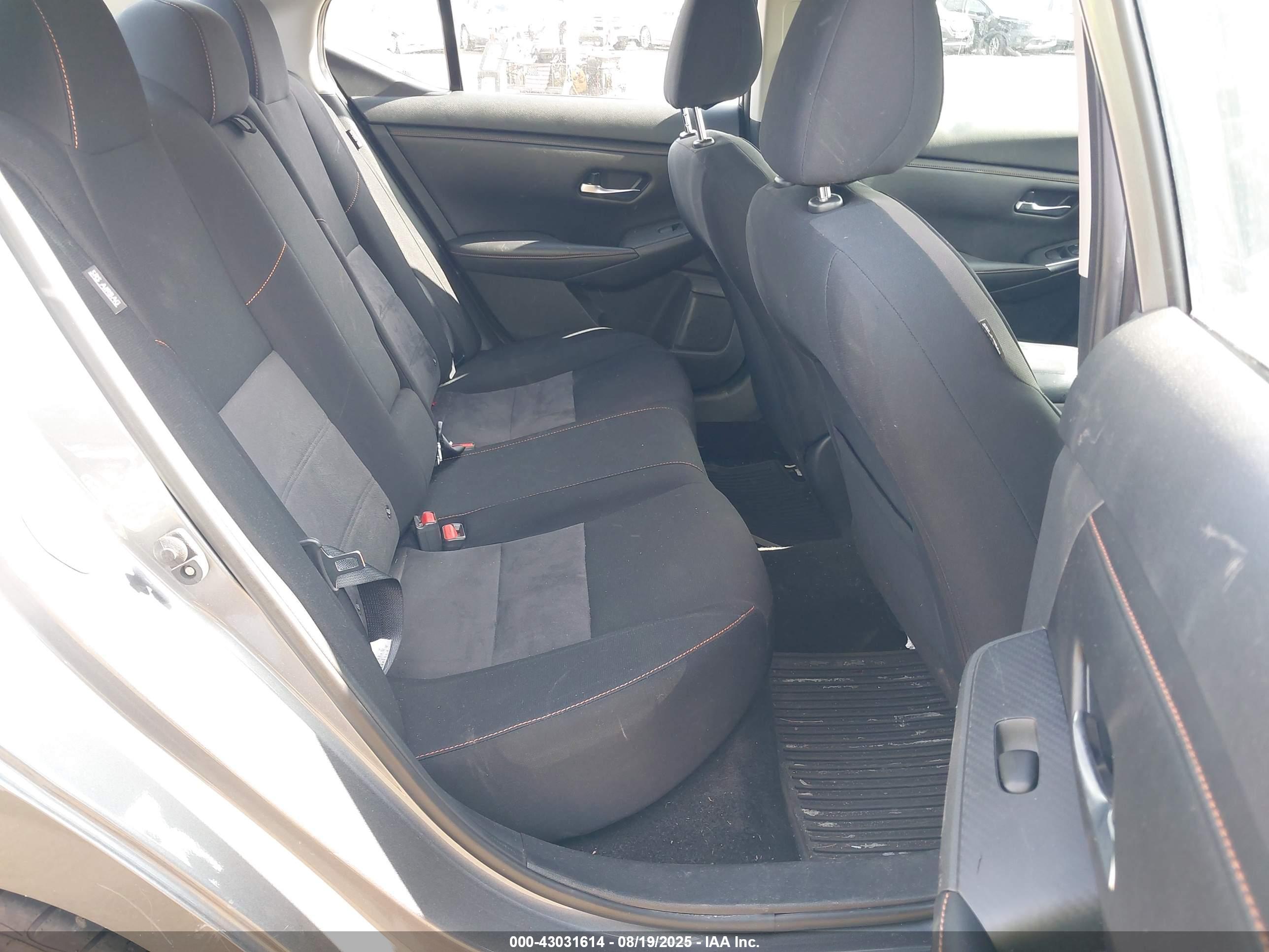 NISSAN SENTRA image 8