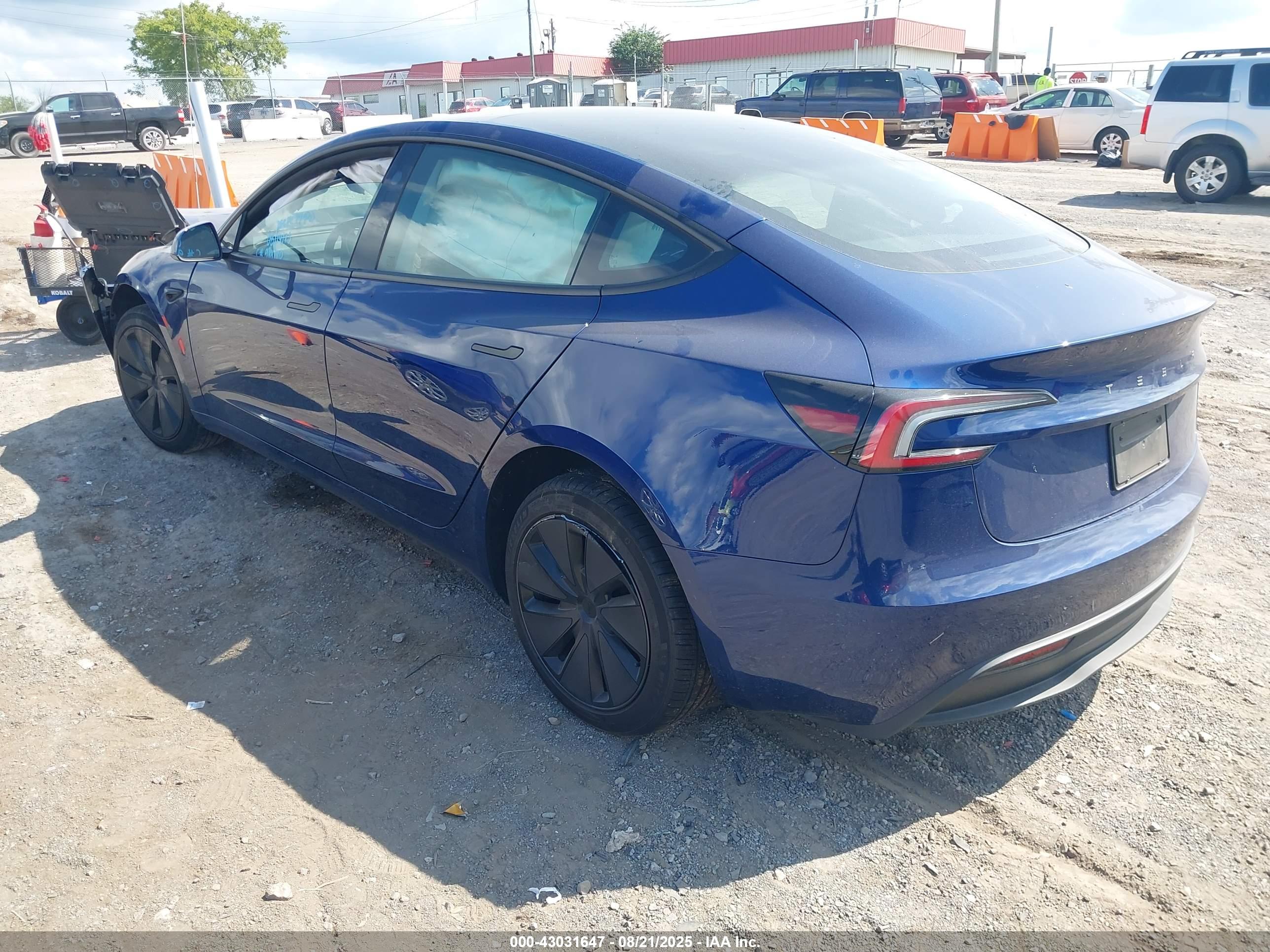 TESLA MODEL image 3