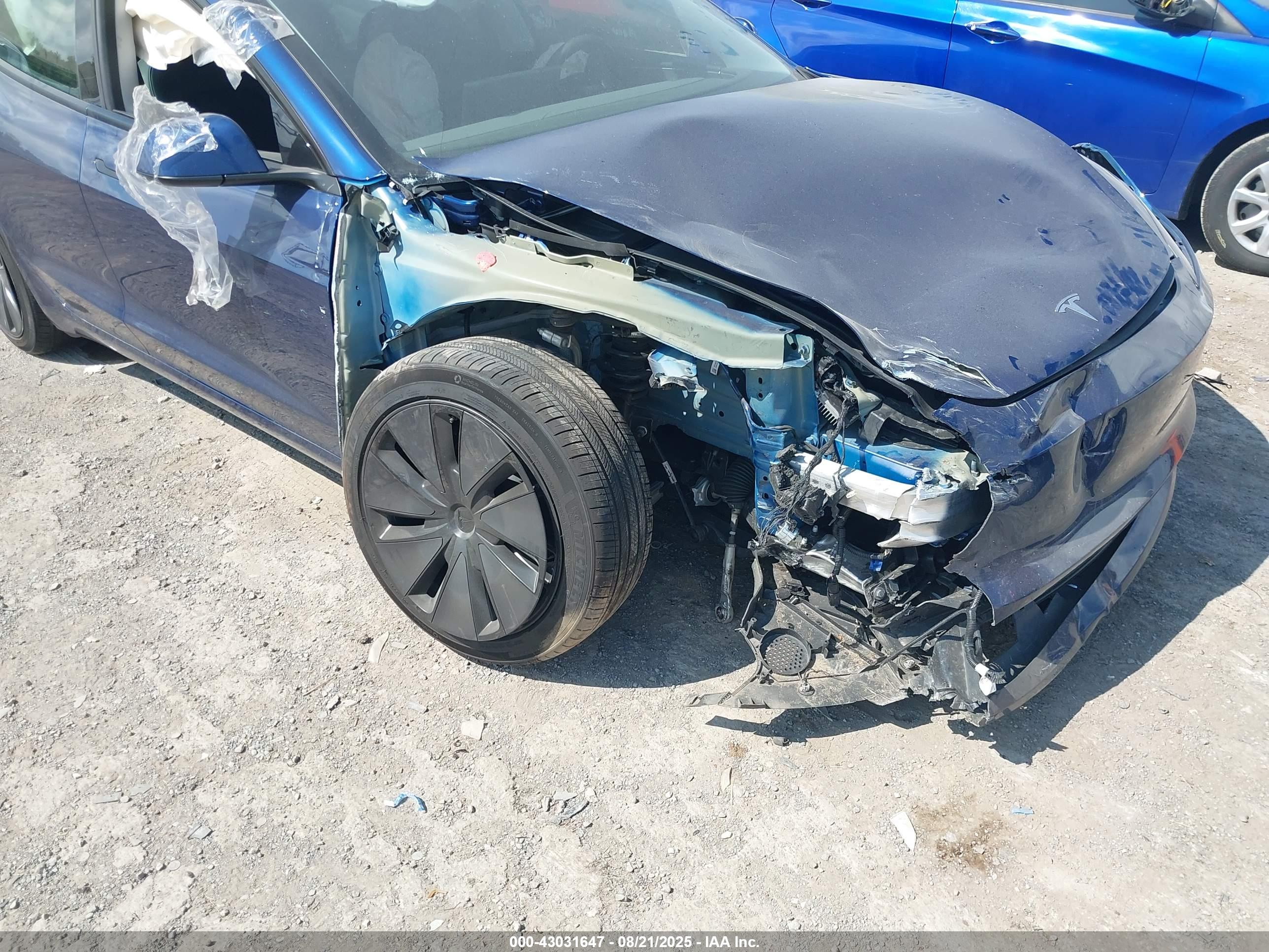 TESLA MODEL image 6