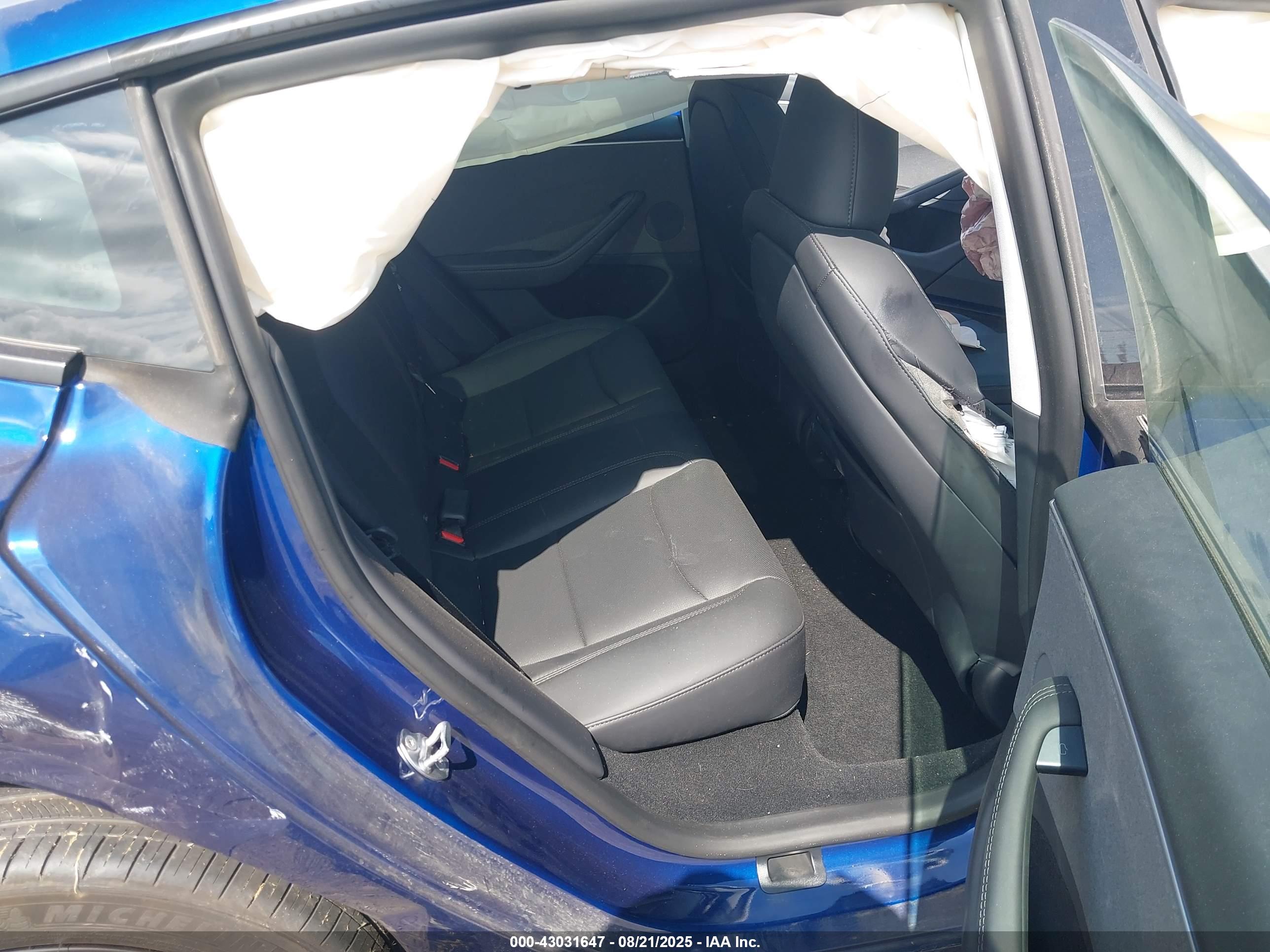 TESLA MODEL image 8