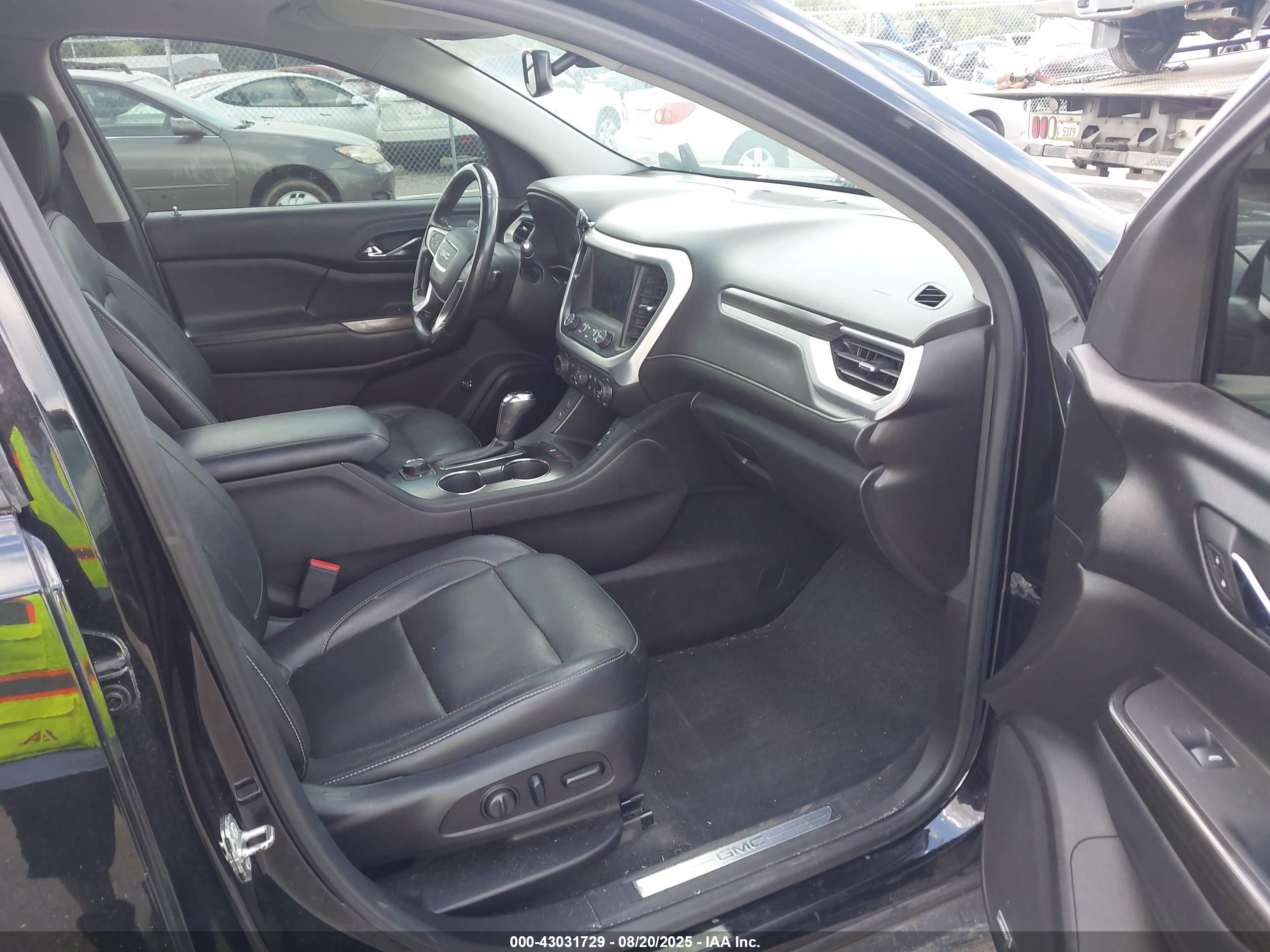 GMC ACADIA image 5