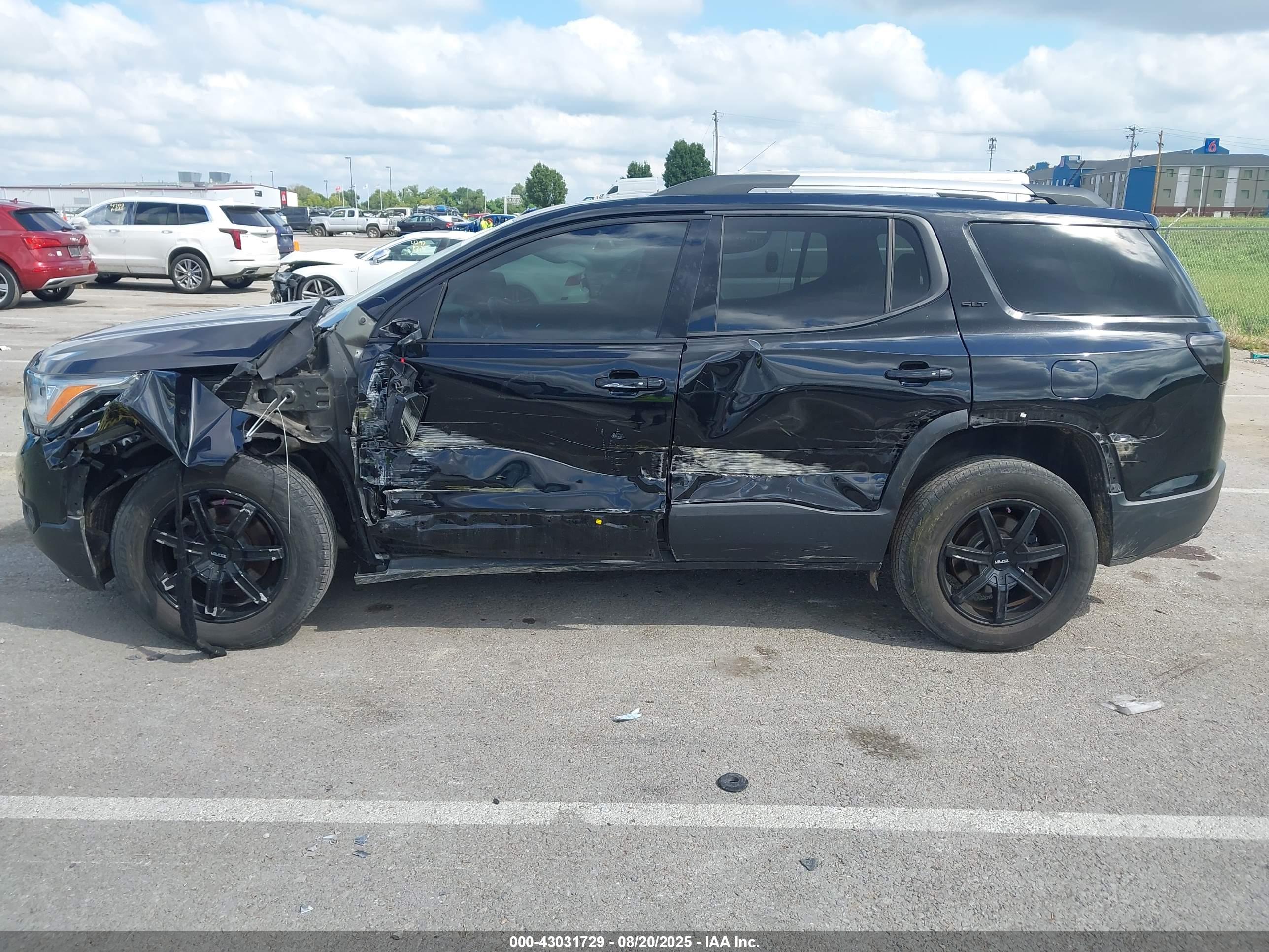 GMC ACADIA image 6