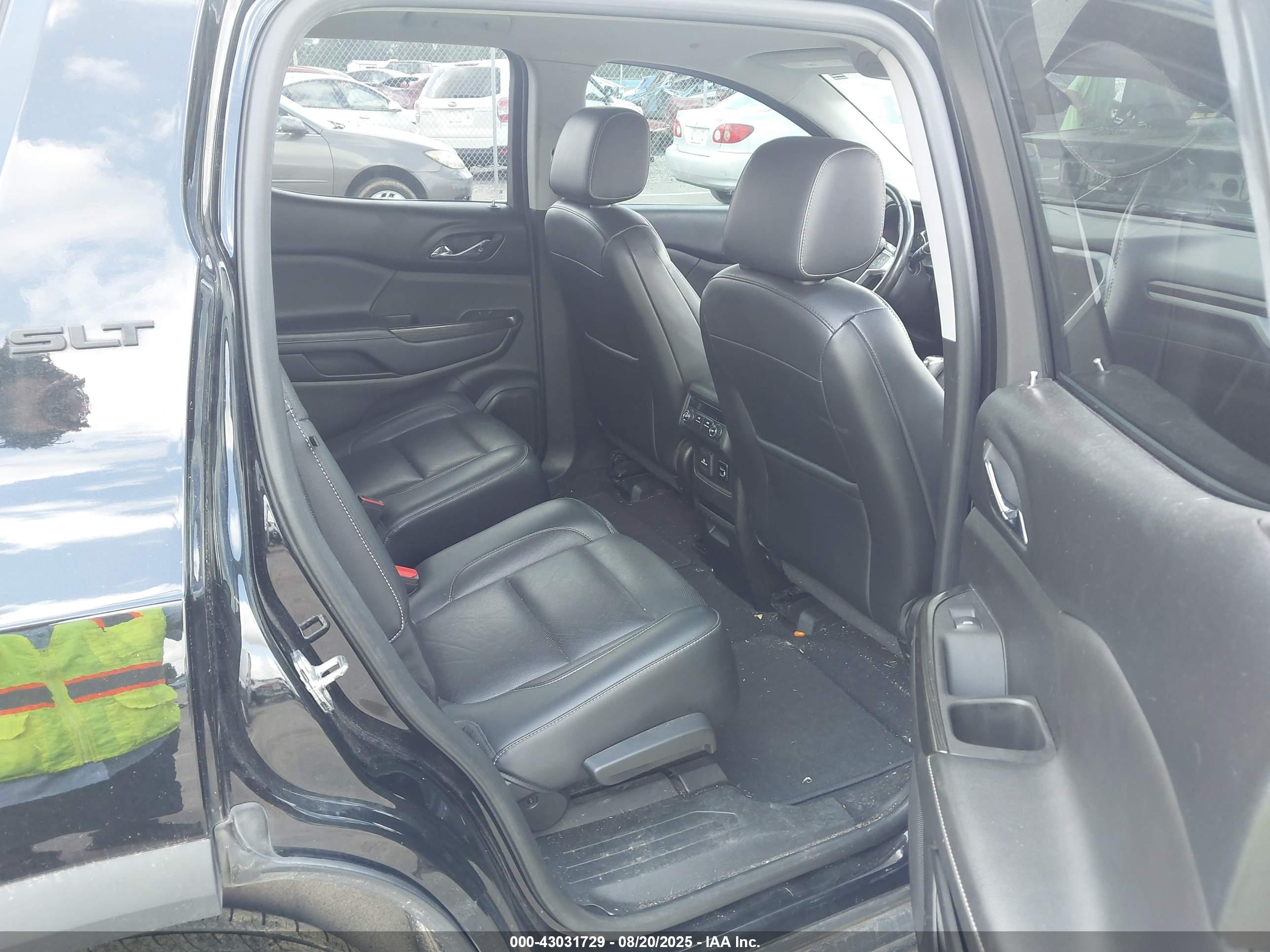 GMC ACADIA image 8