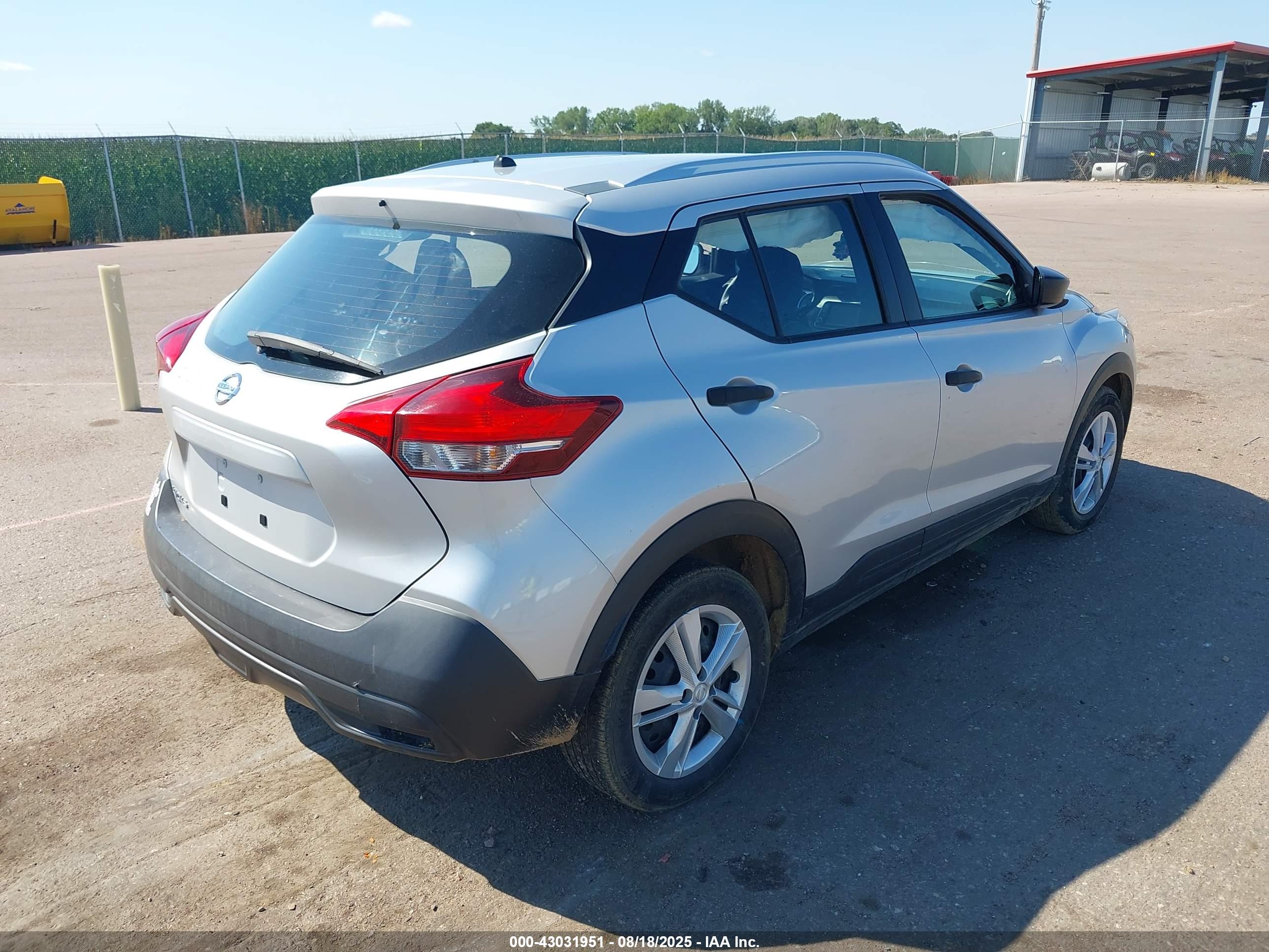 NISSAN KICKS image 4