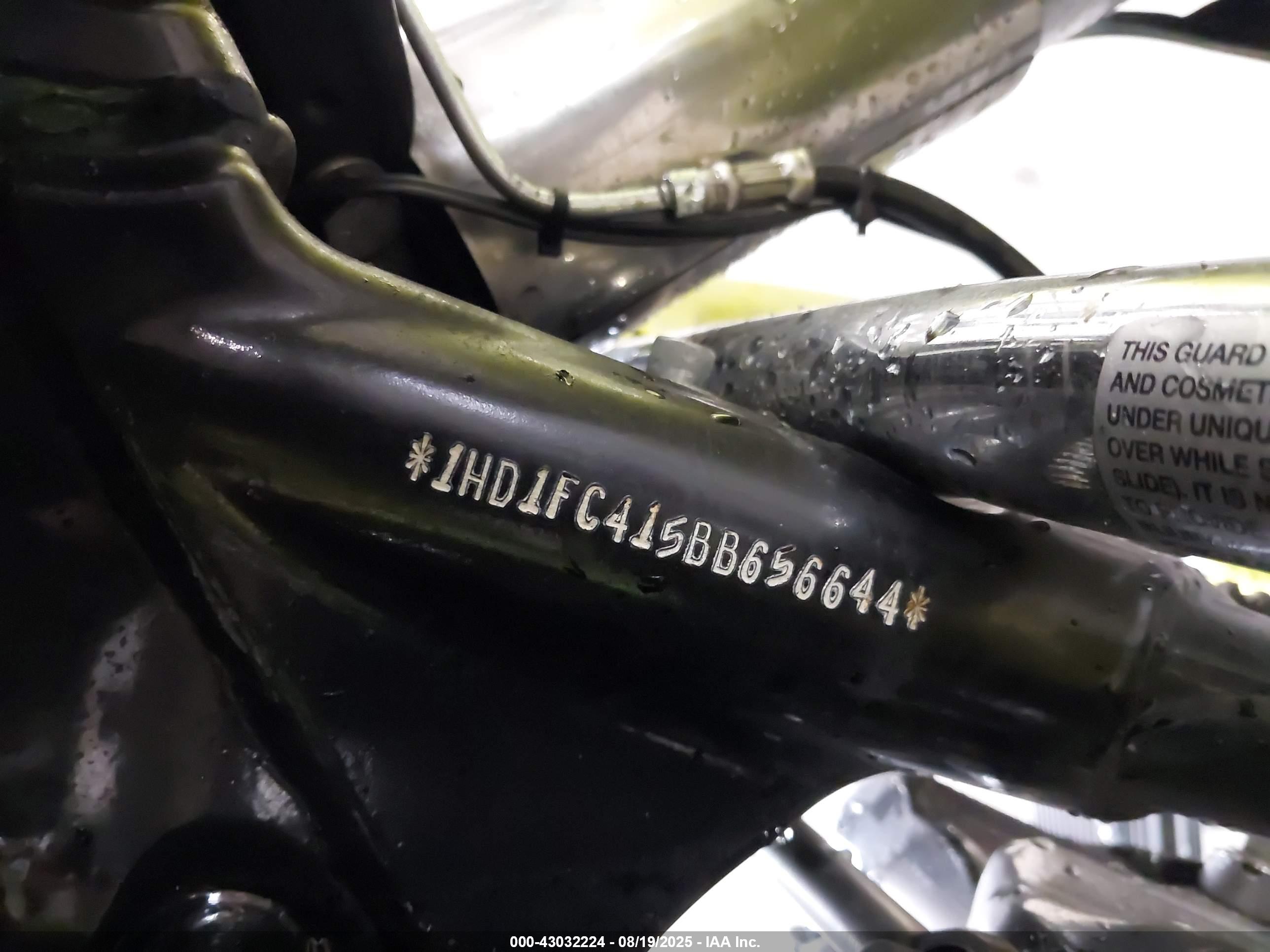 HARLEY-DAVIDSON FLHTCU image 10