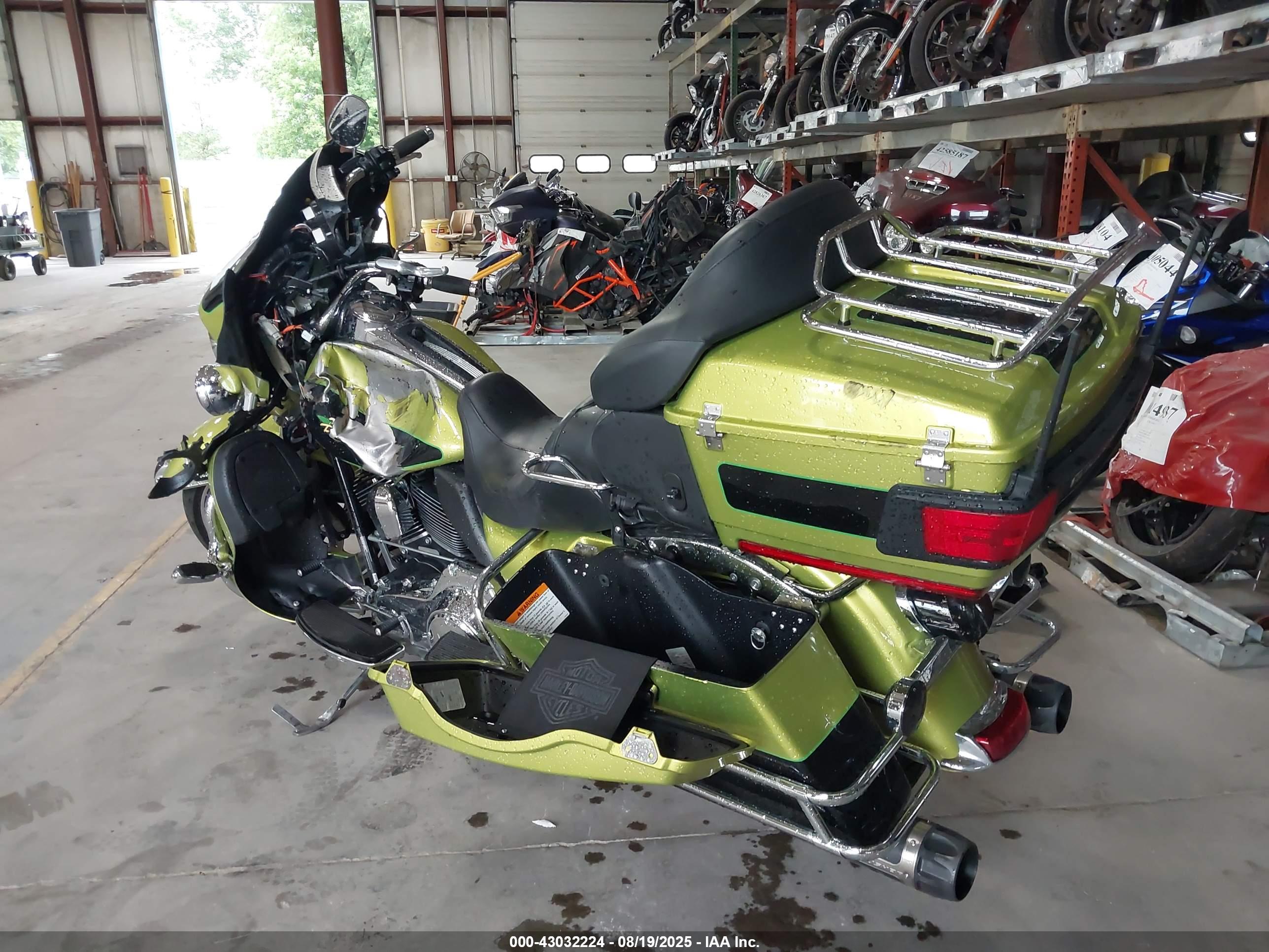 HARLEY-DAVIDSON FLHTCU image 3