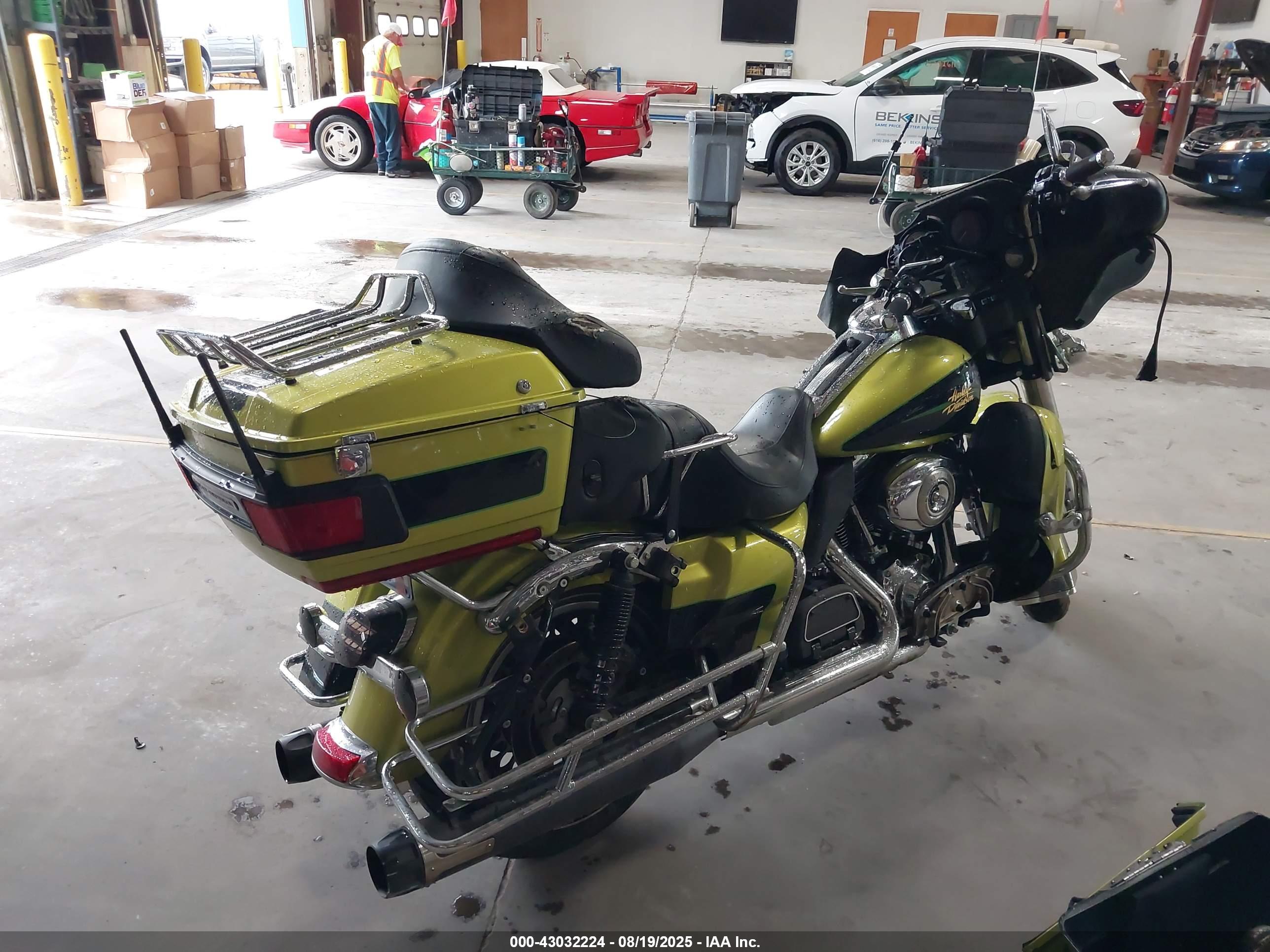 HARLEY-DAVIDSON FLHTCU image 4