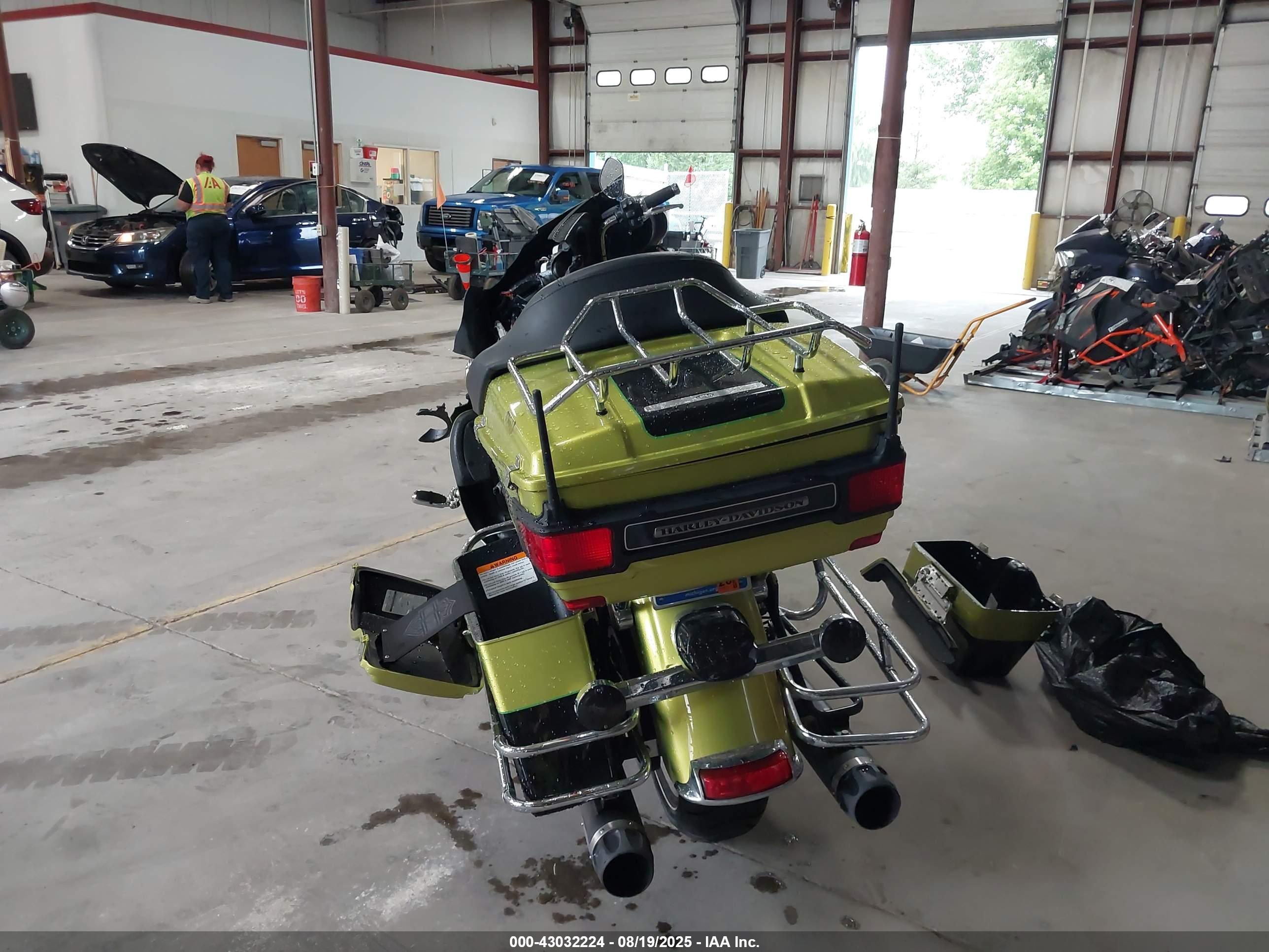 HARLEY-DAVIDSON FLHTCU image 6