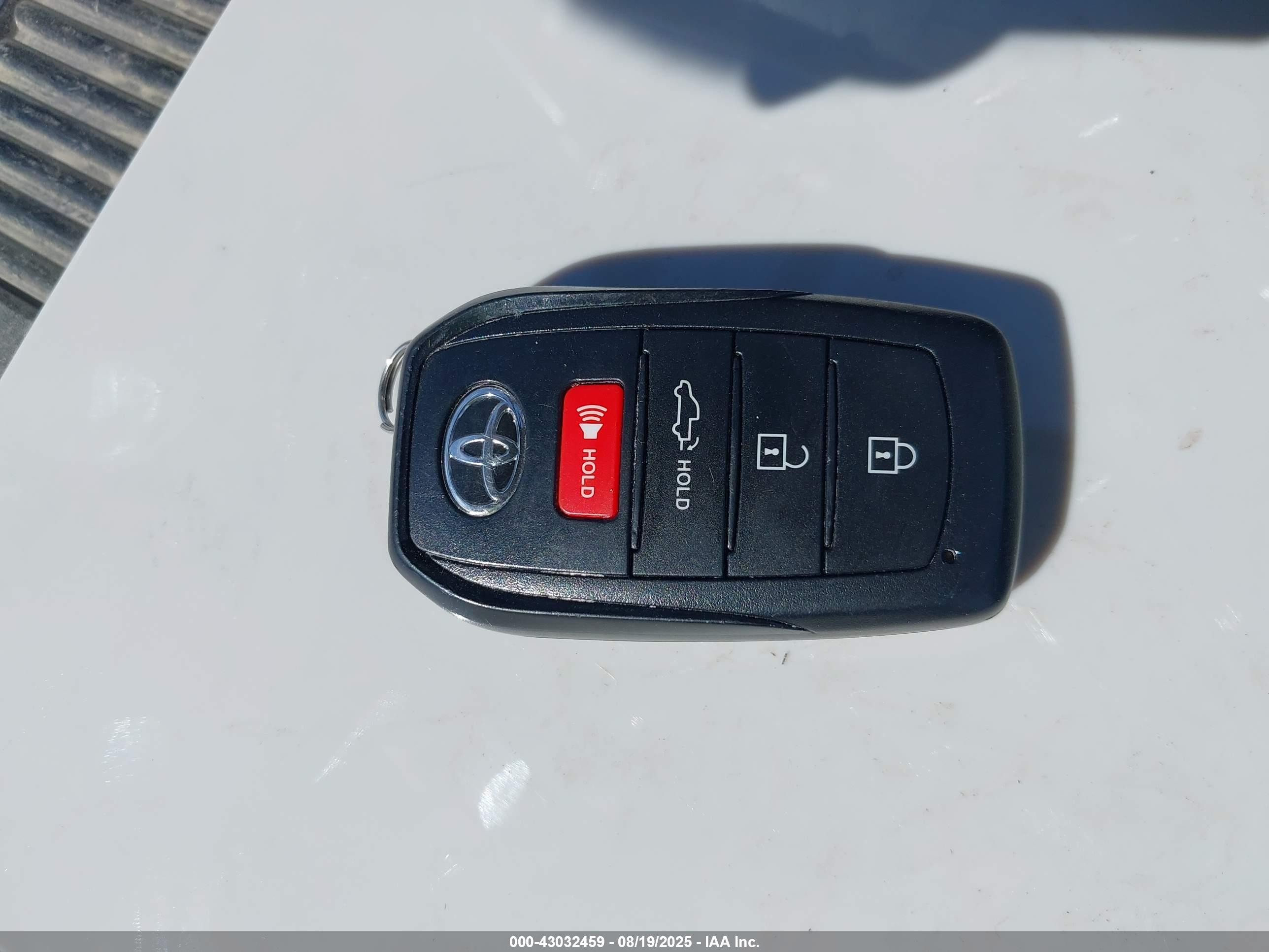 TOYOTA TUNDRA image 11