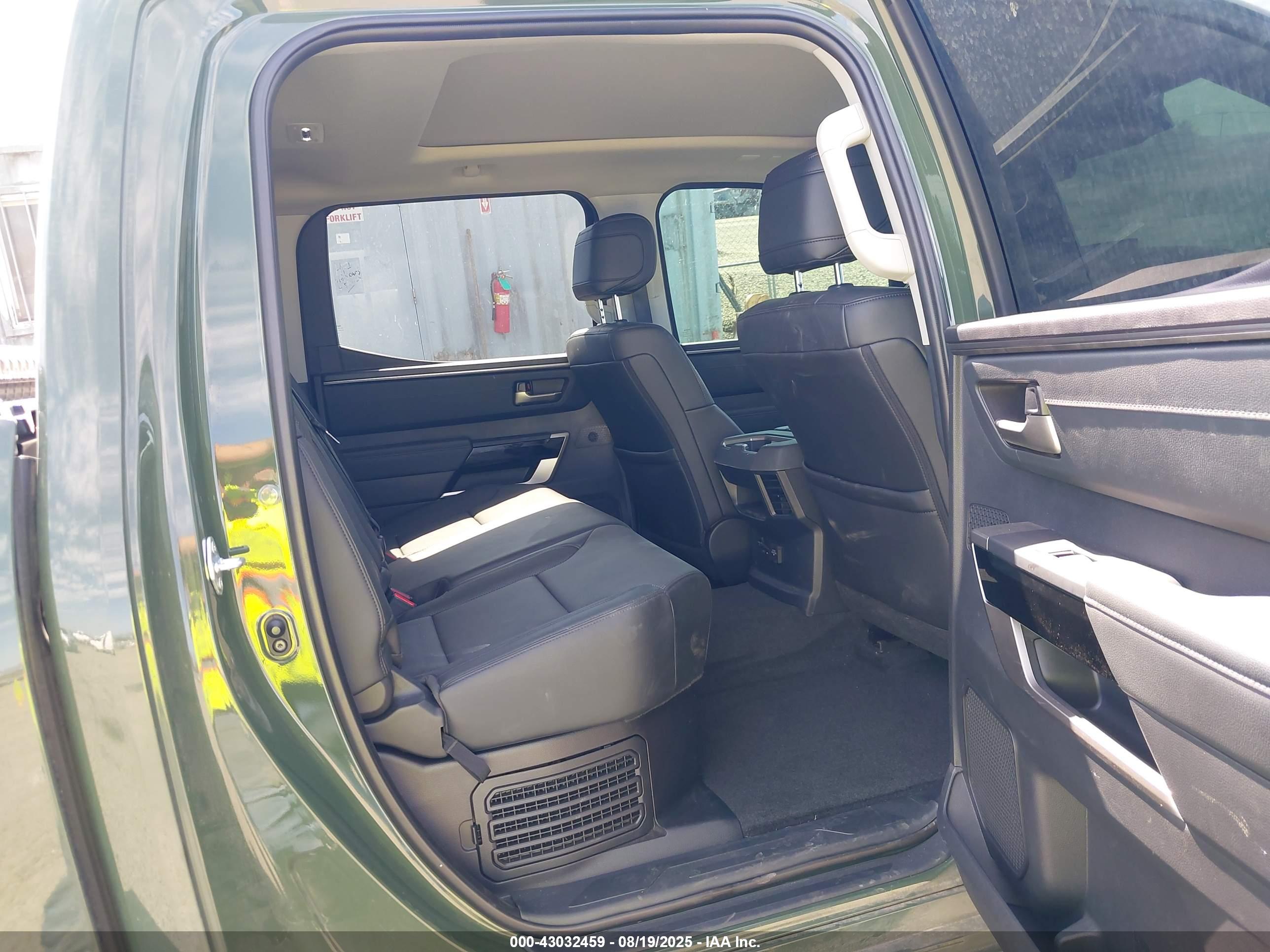 TOYOTA TUNDRA image 8