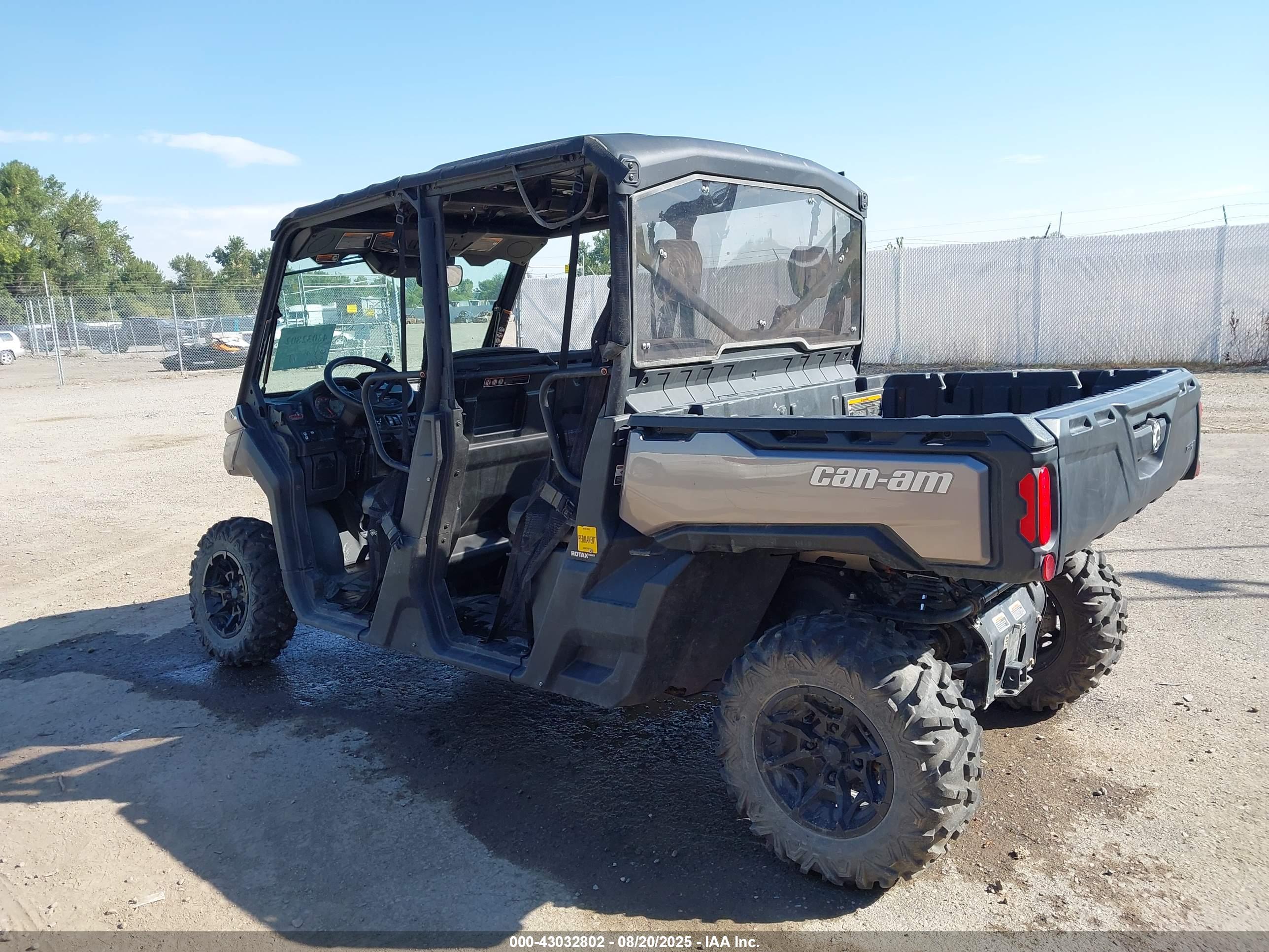 CAN-AM DEFENDER image 3