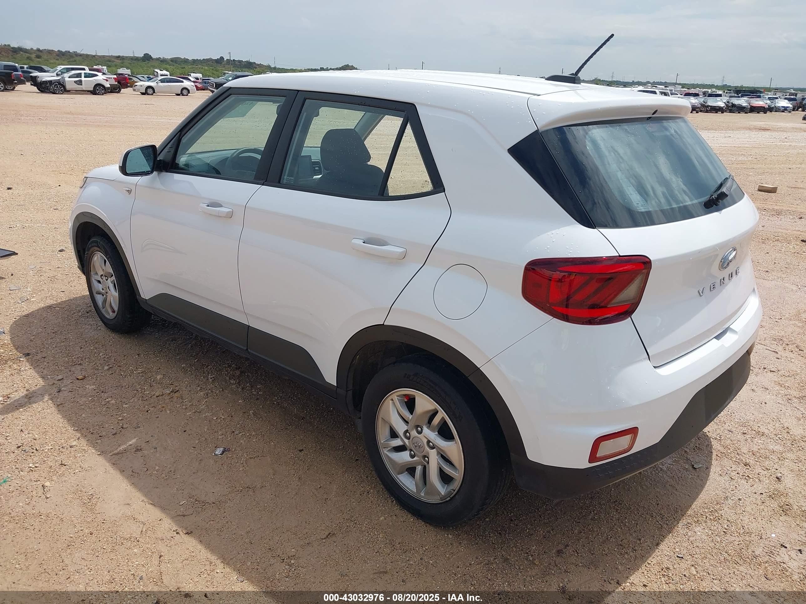 HYUNDAI VENUE image 3