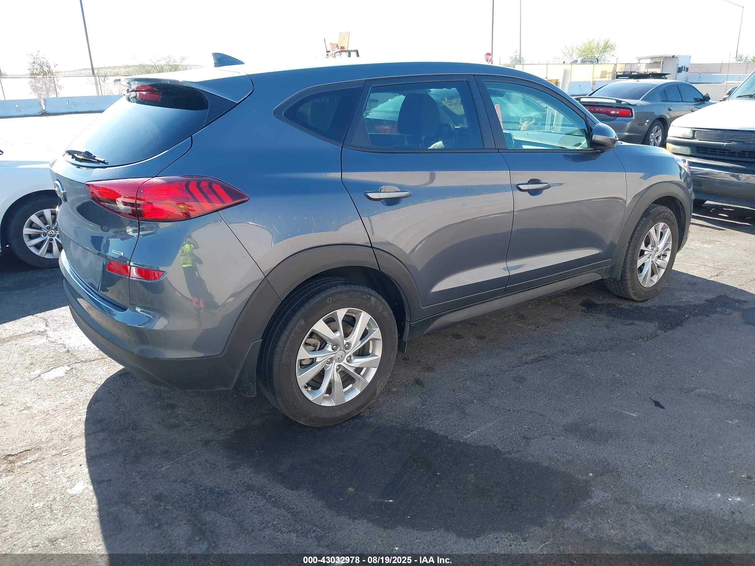 HYUNDAI TUCSON image 4