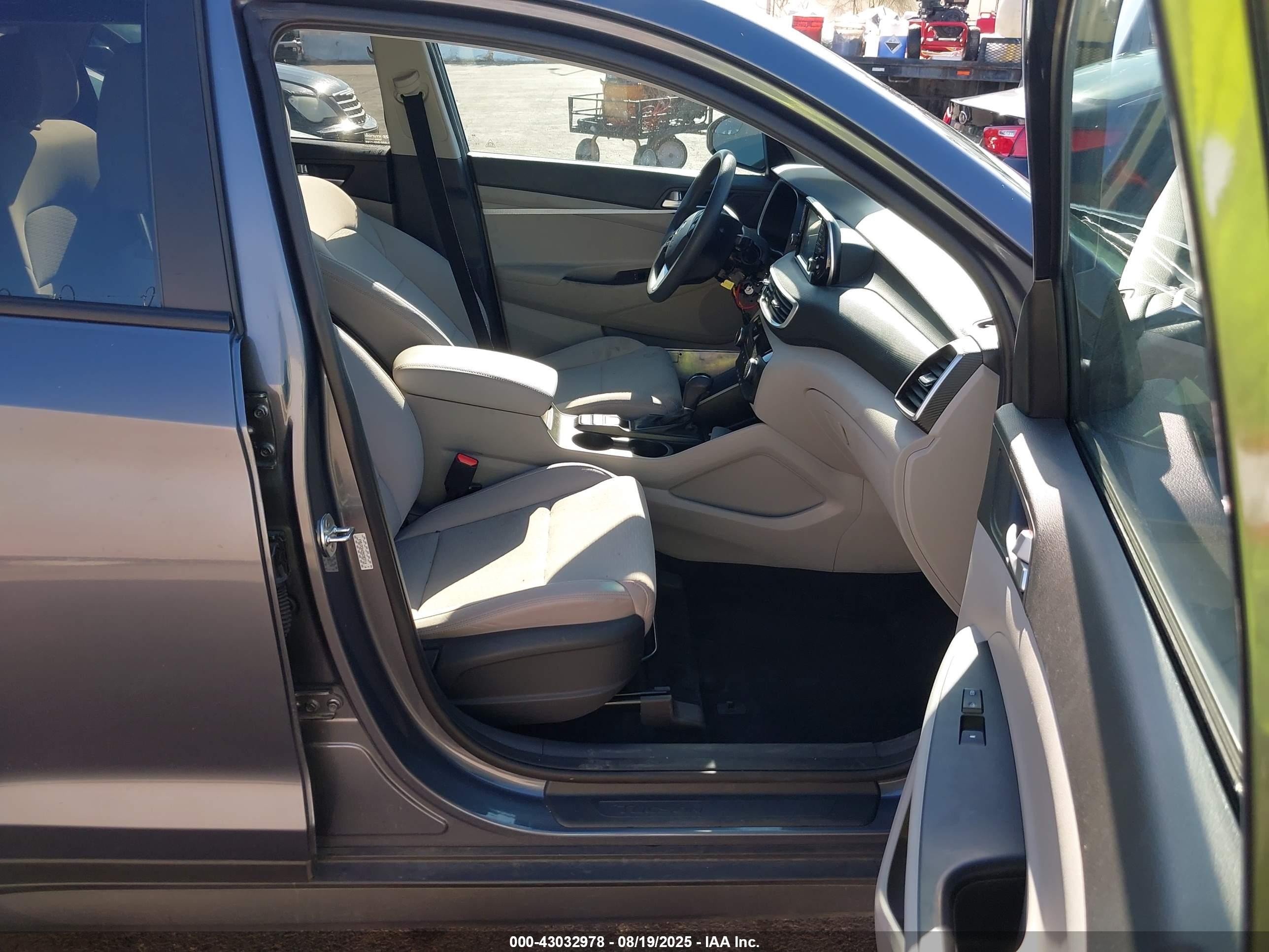 HYUNDAI TUCSON image 5