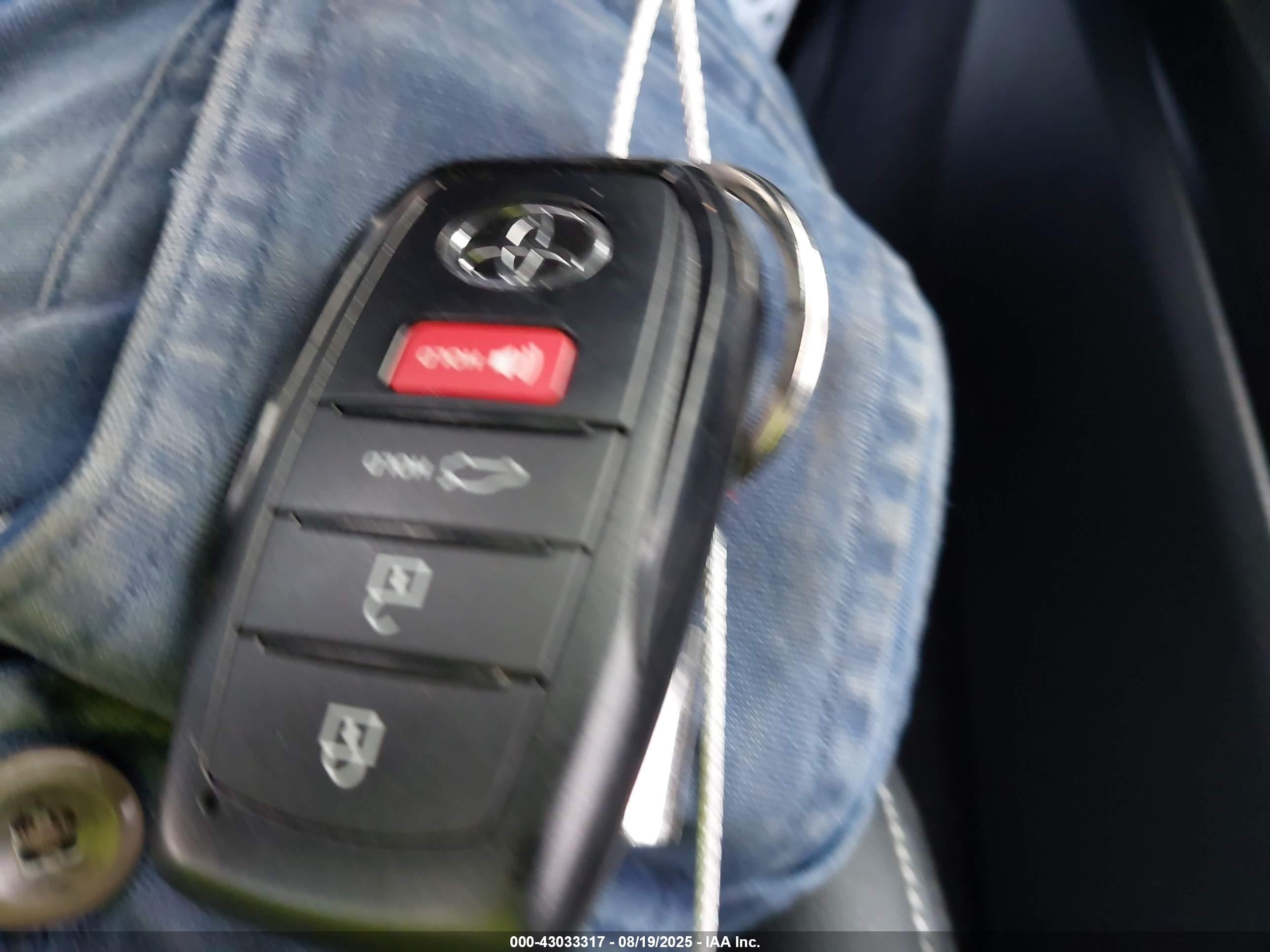 TOYOTA CAMRY image 11