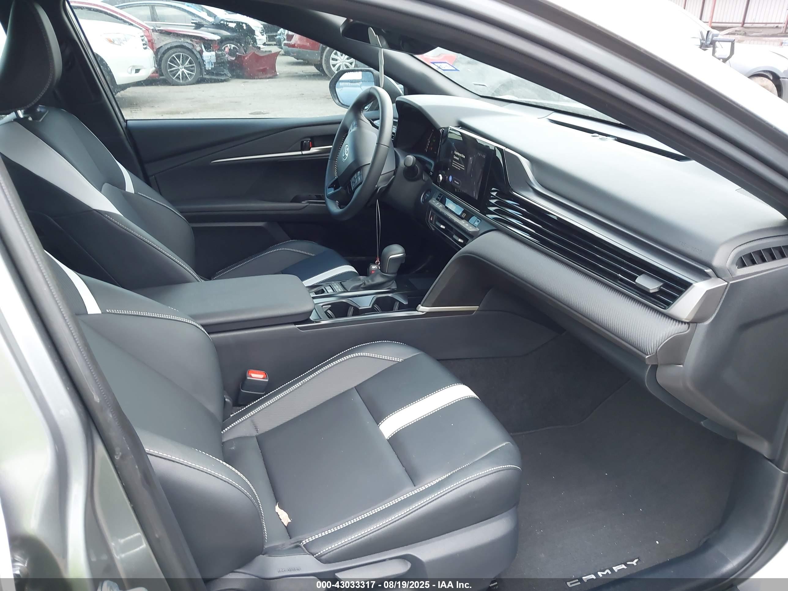 TOYOTA CAMRY image 5