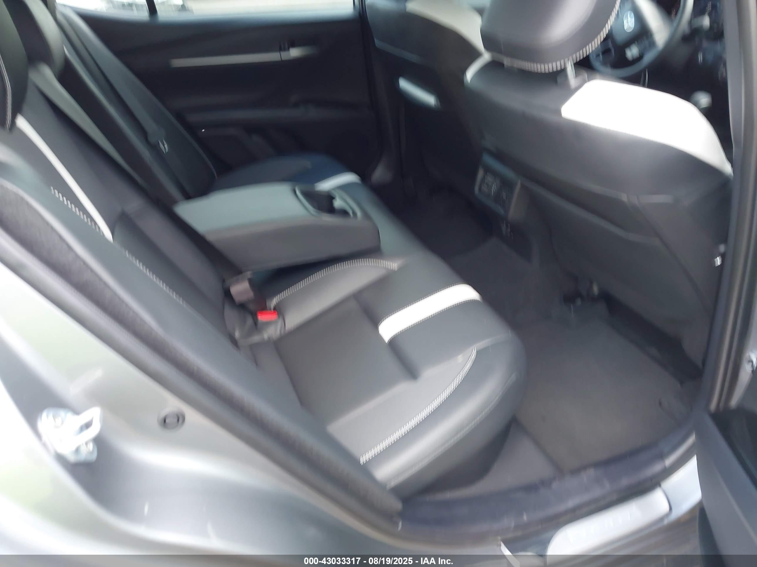 TOYOTA CAMRY image 8