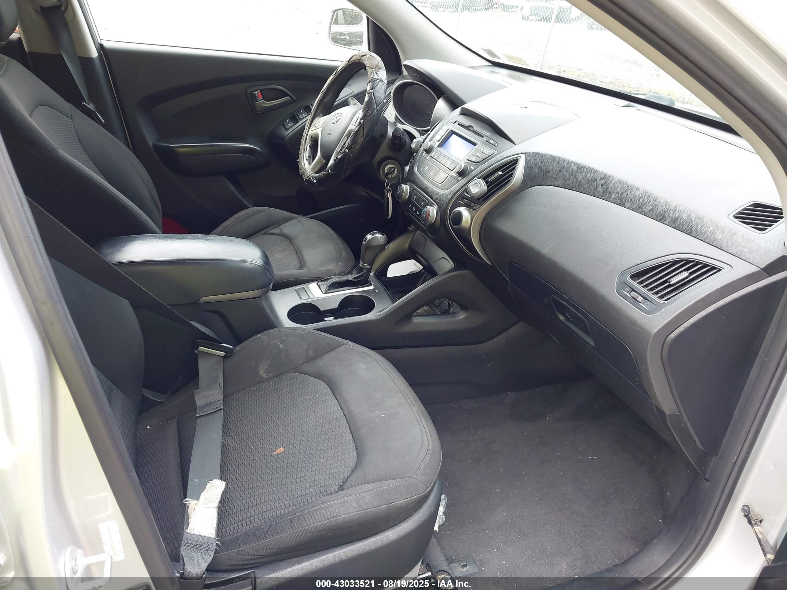 HYUNDAI TUCSON image 5