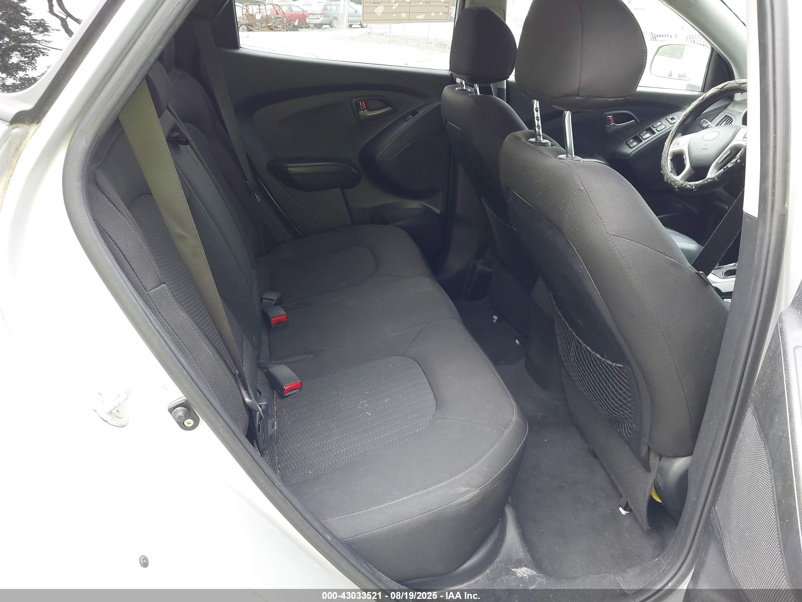 HYUNDAI TUCSON image 8