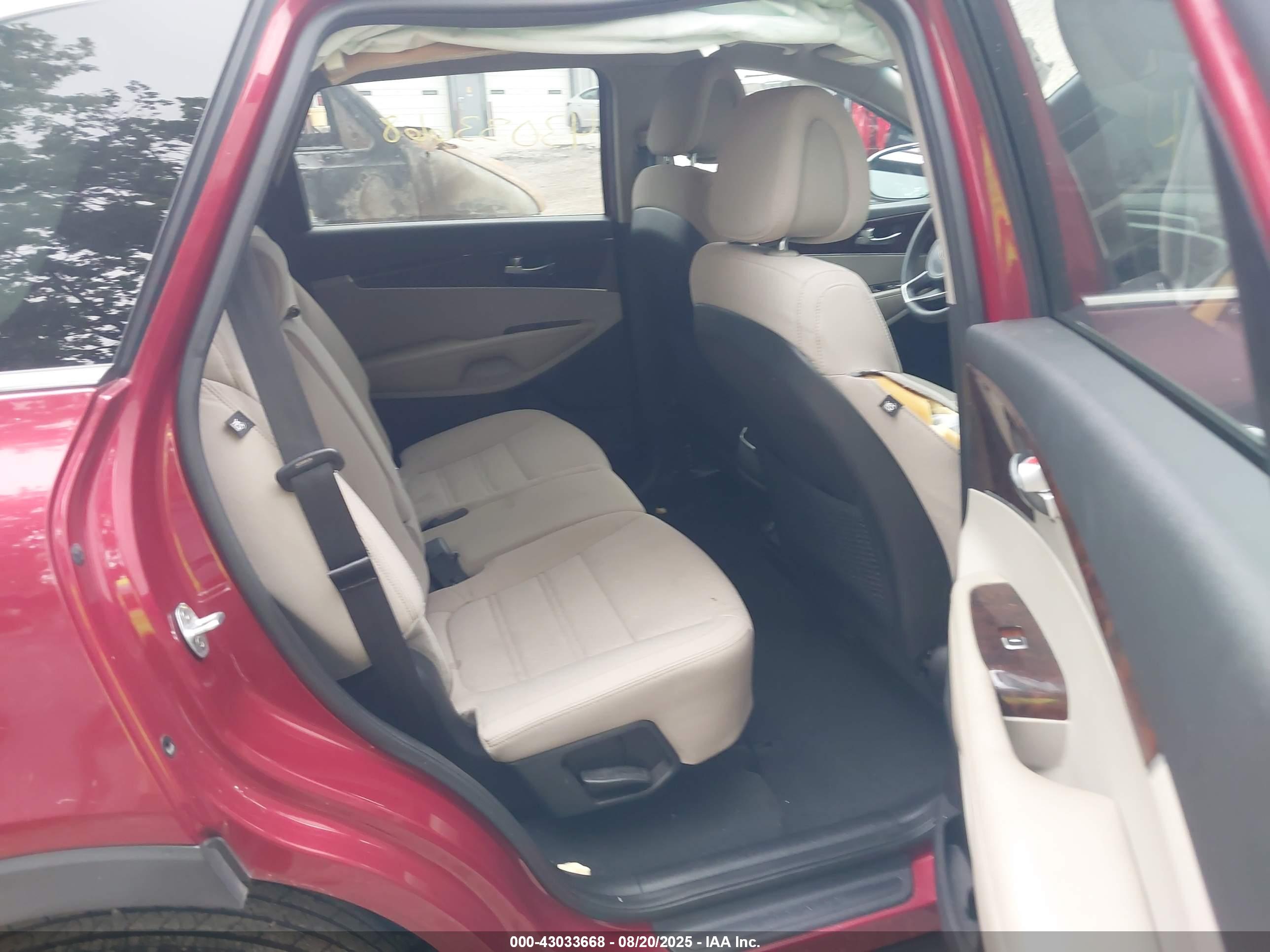 KIA SORENTO image 8