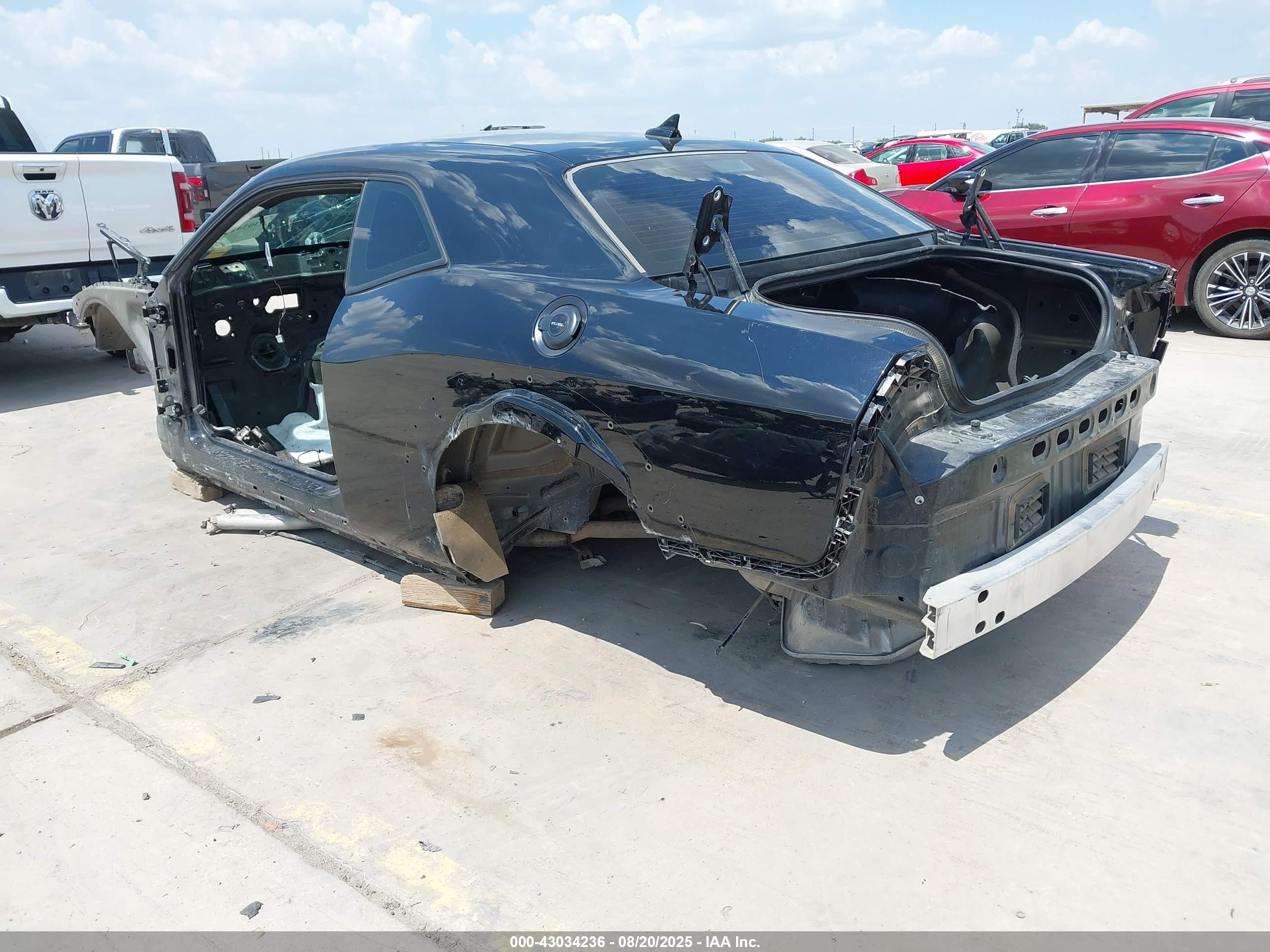 DODGE CHALLENGER image 3