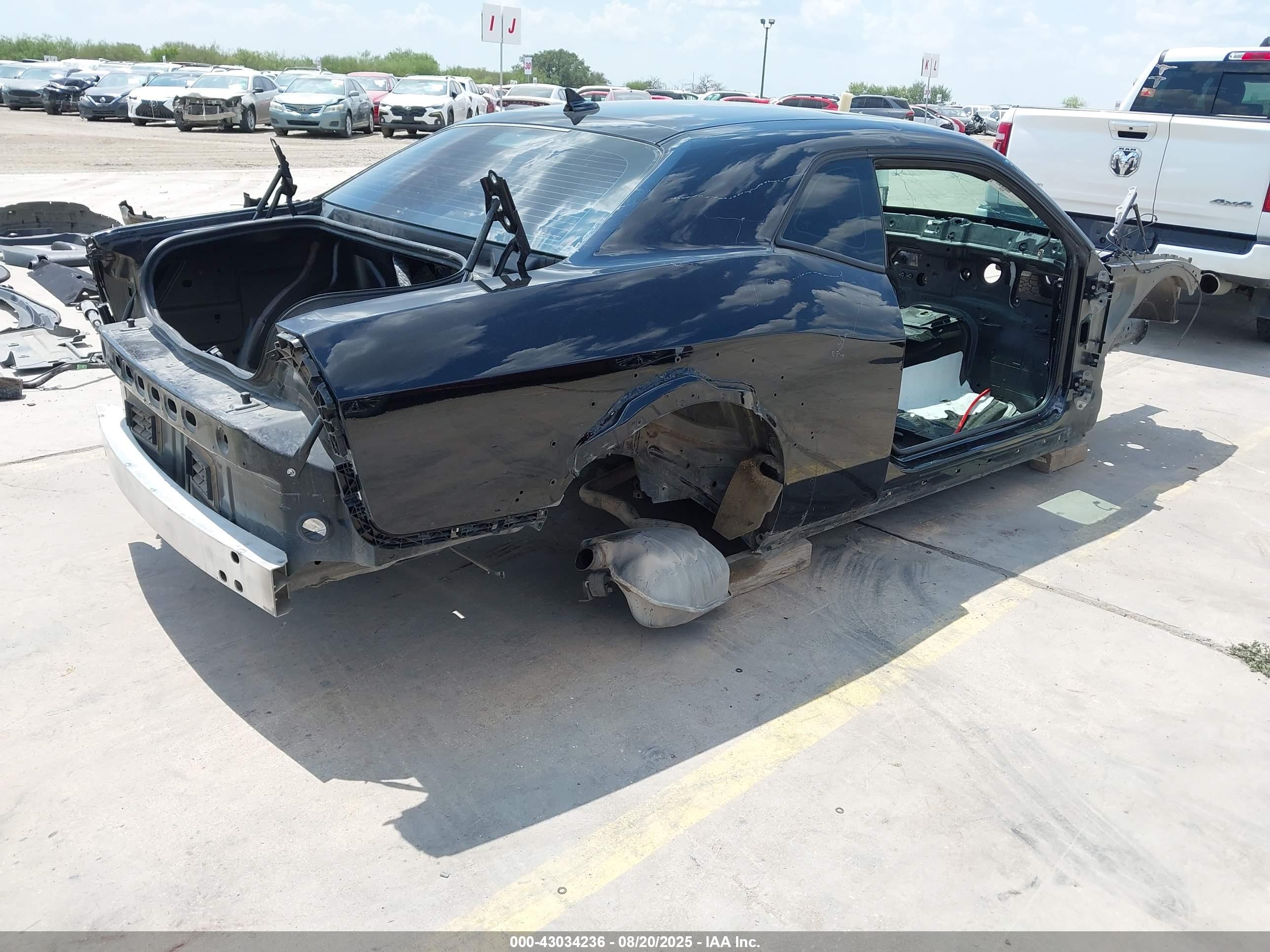 DODGE CHALLENGER image 4