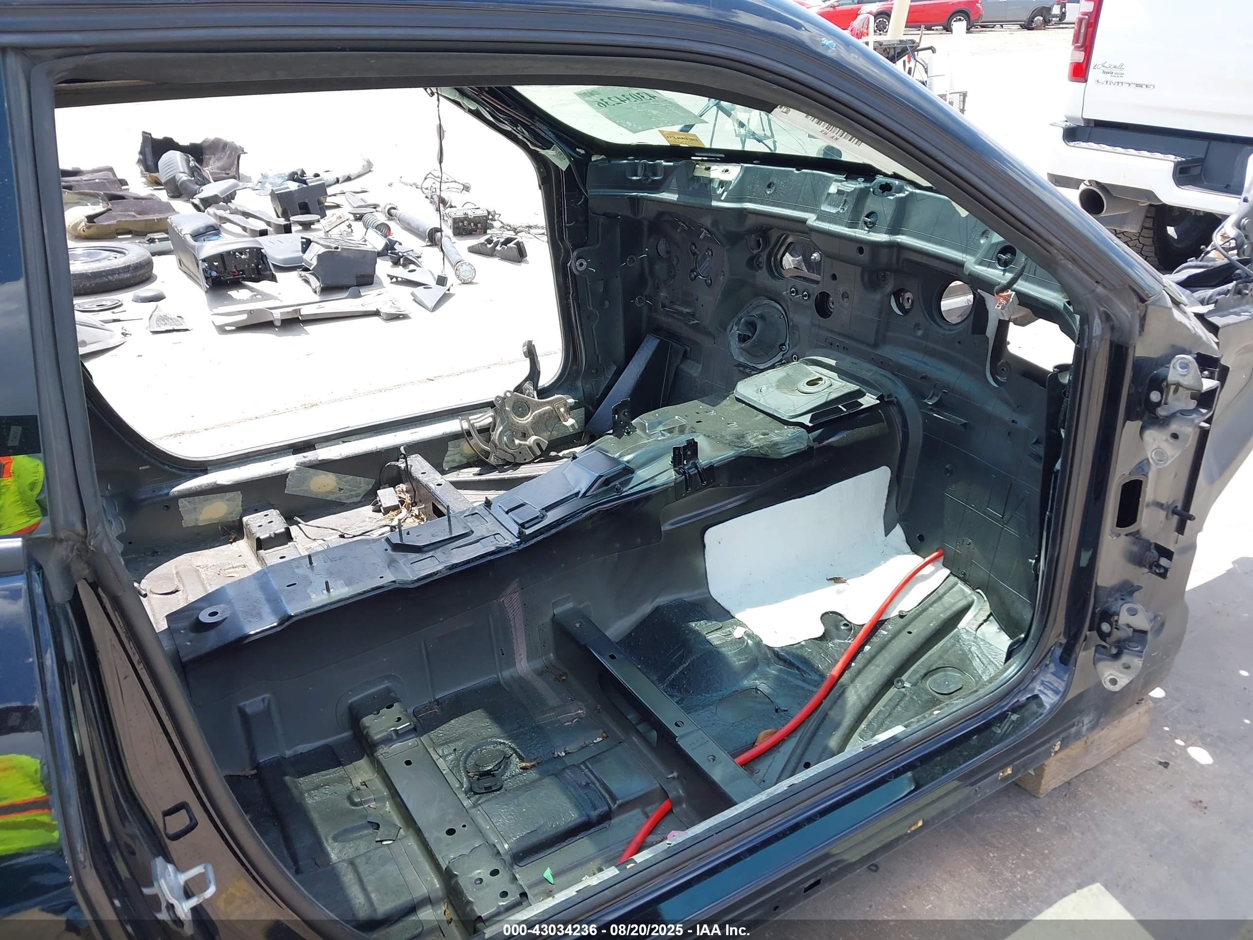 DODGE CHALLENGER image 5