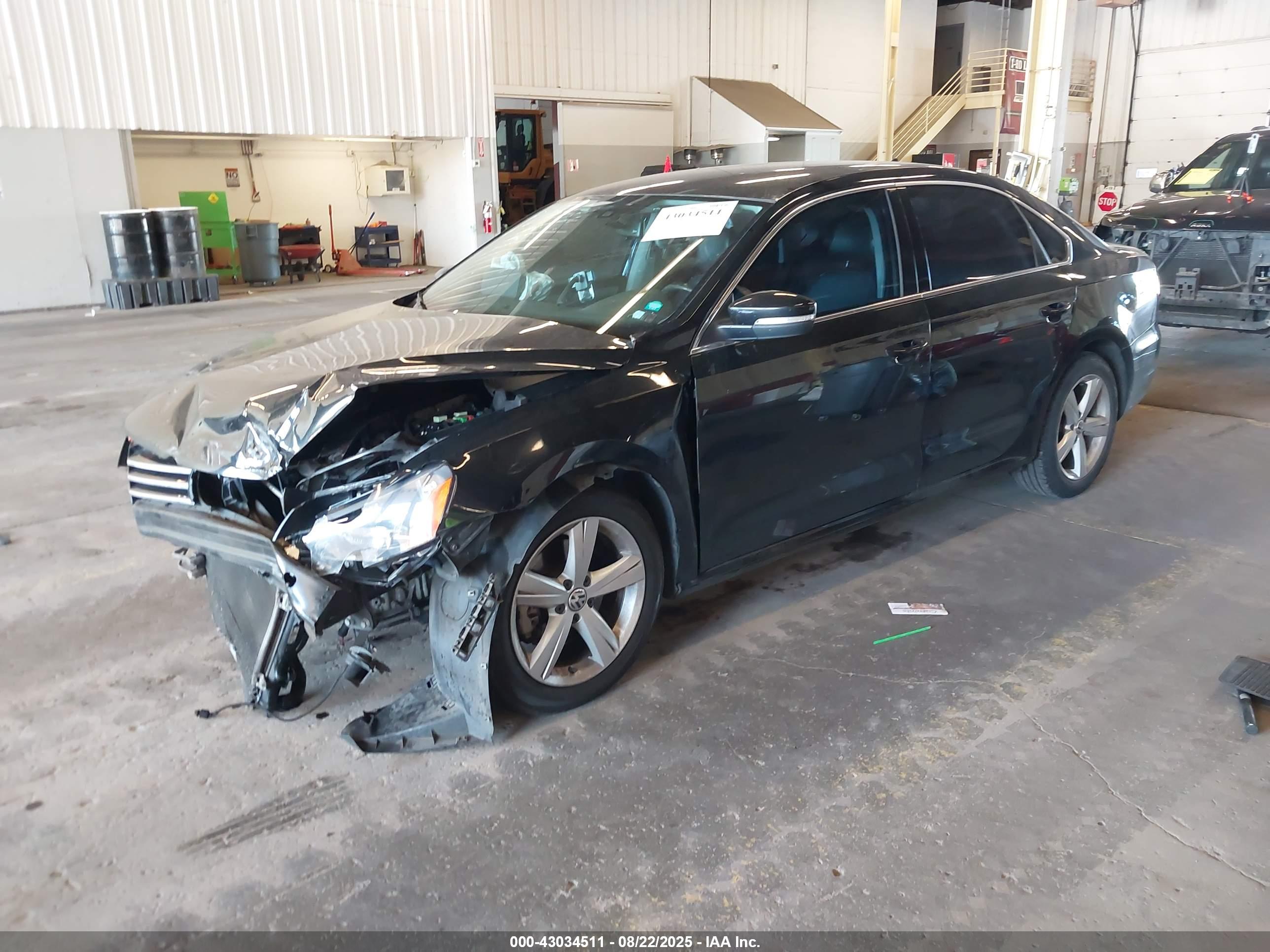 VOLKSWAGEN PASSAT image 2