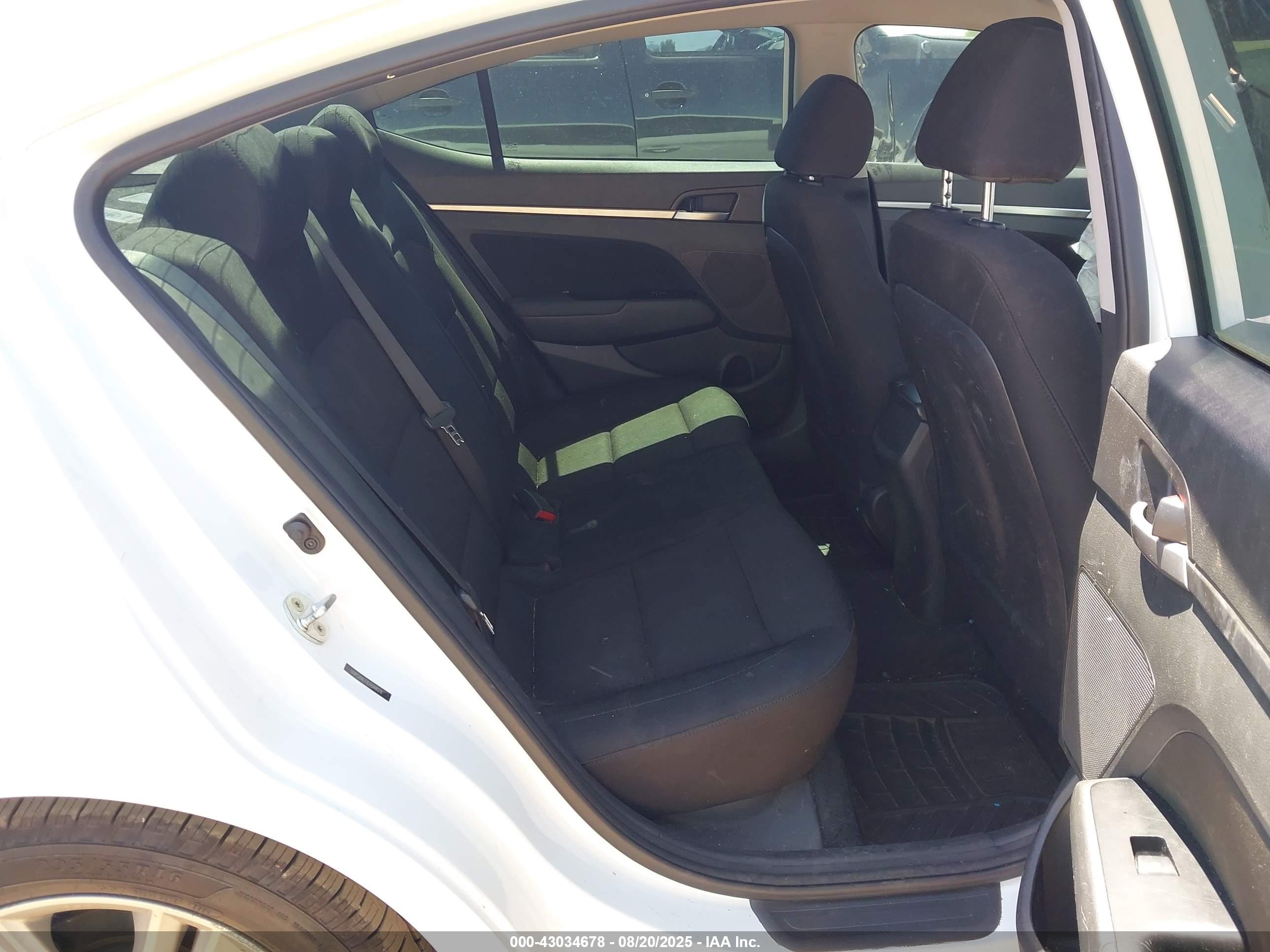 HYUNDAI ELANTRA image 8