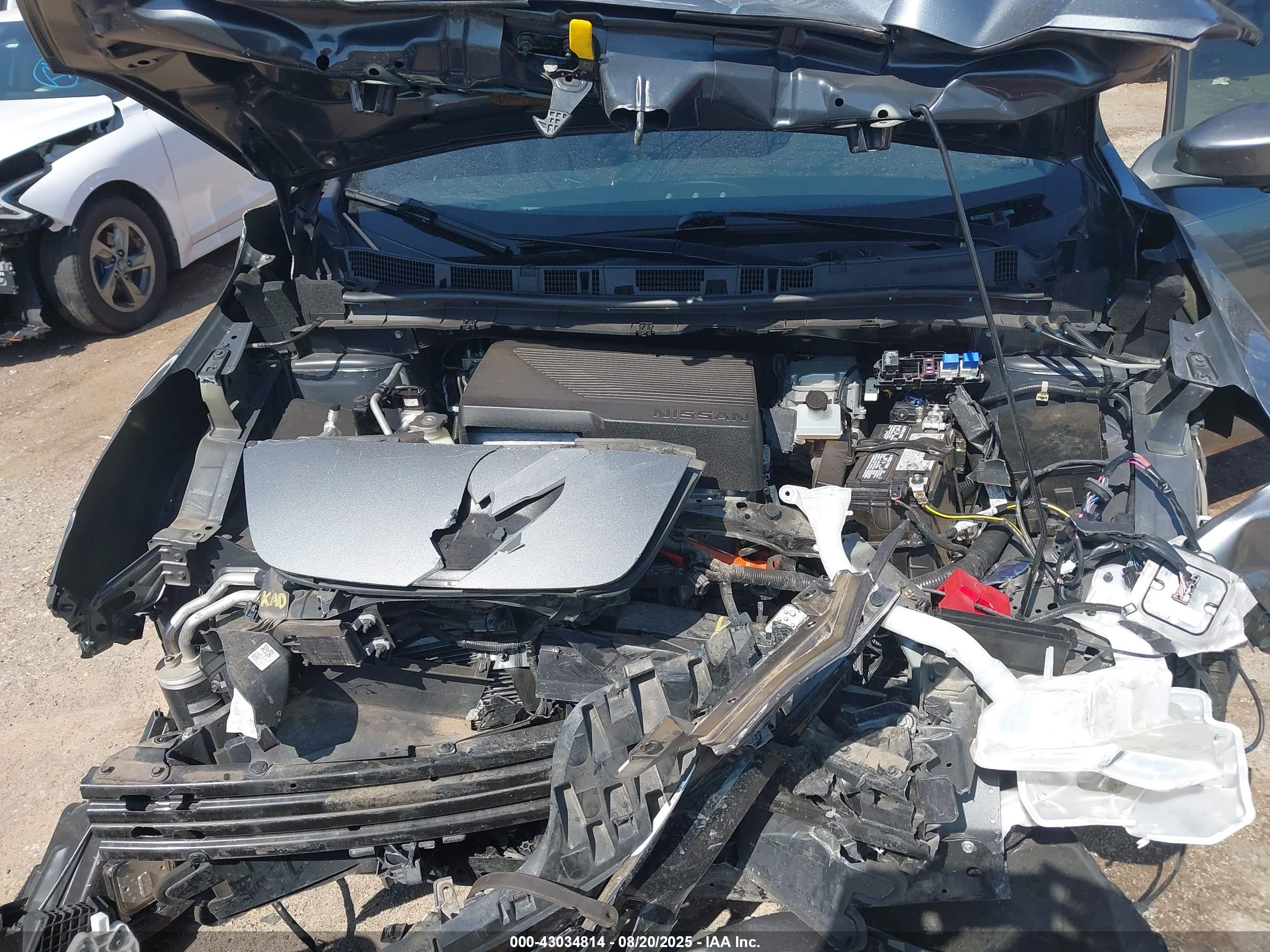 NISSAN LEAF image 10
