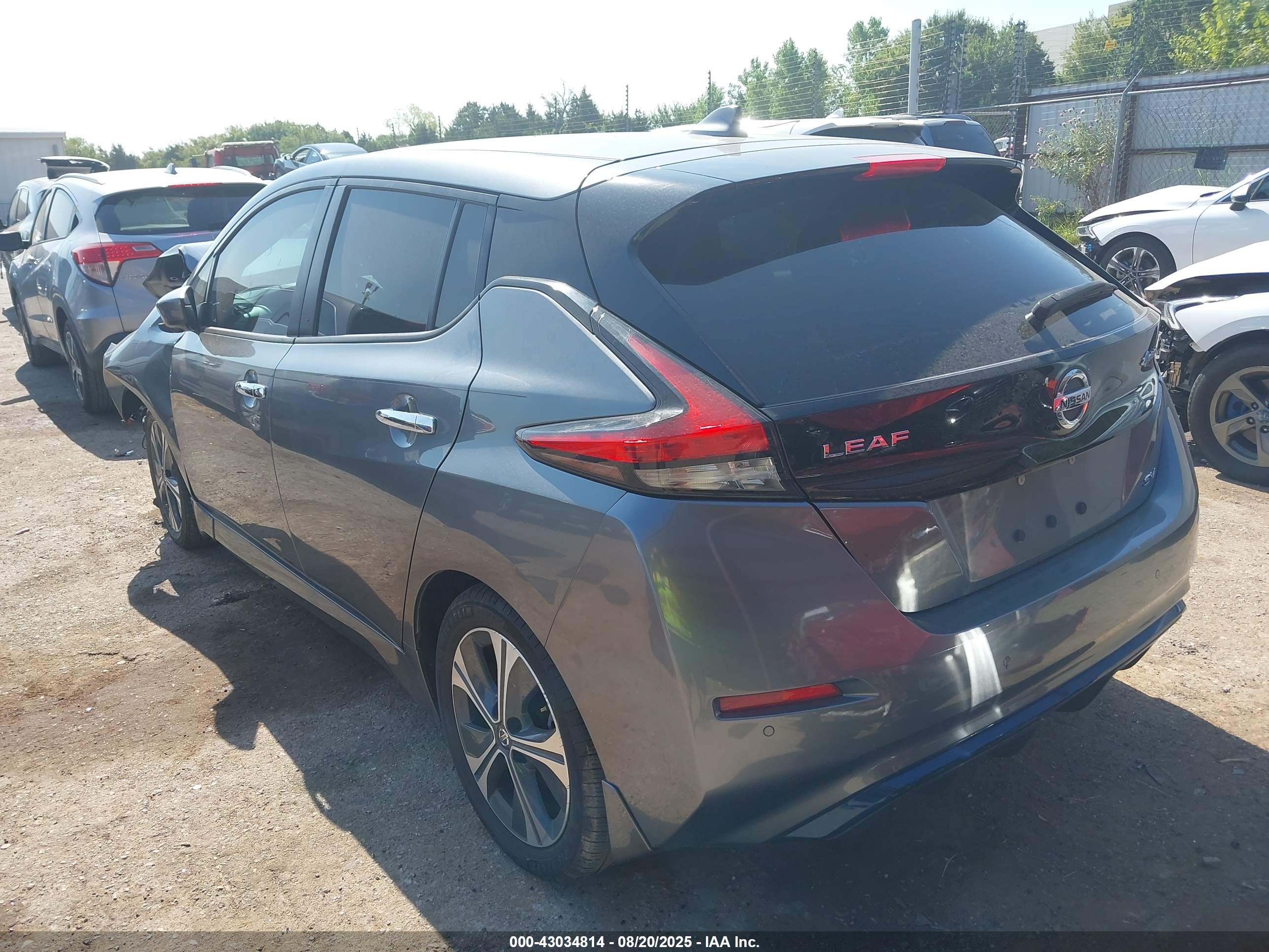 NISSAN LEAF image 3