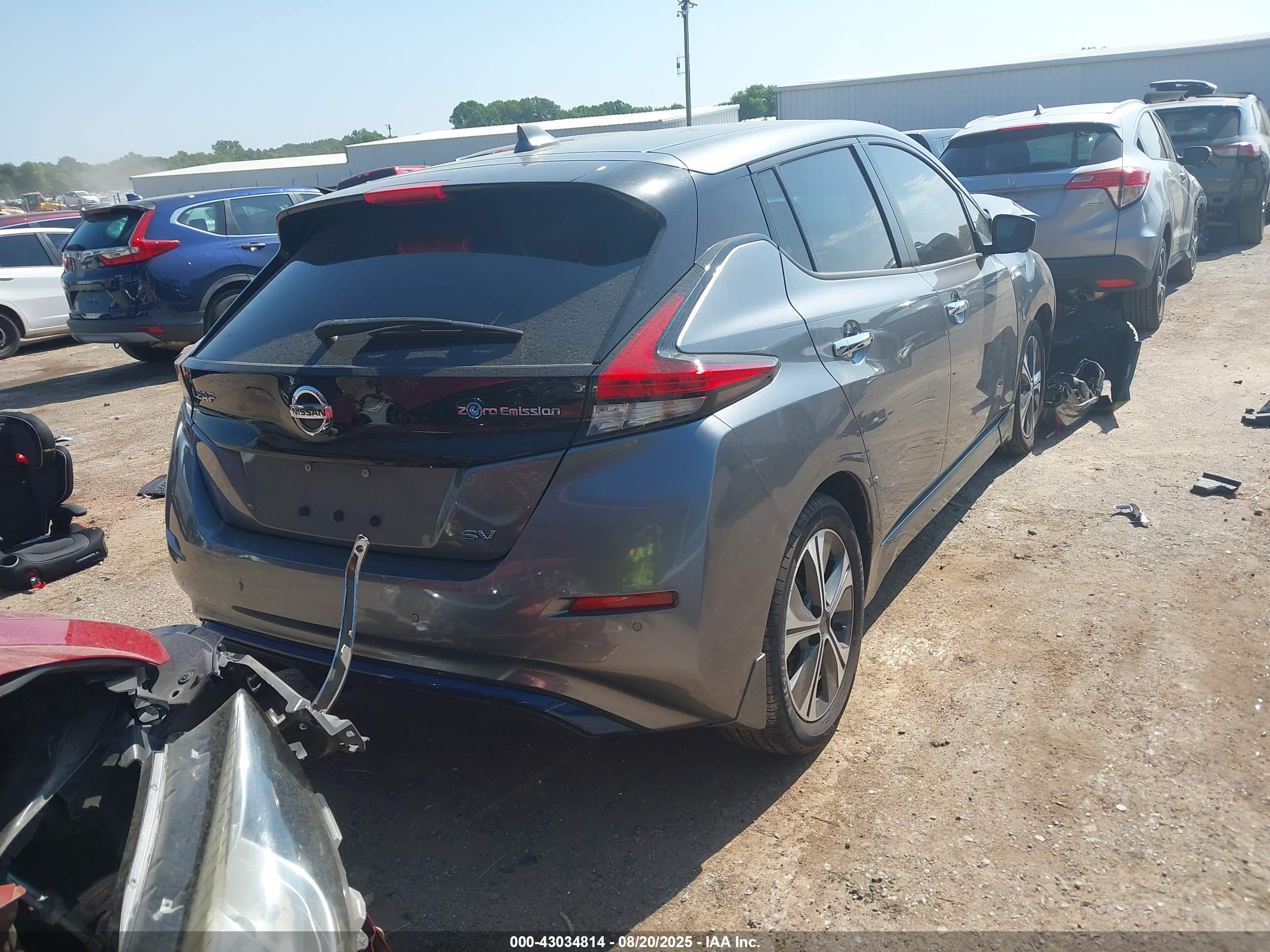 NISSAN LEAF image 4