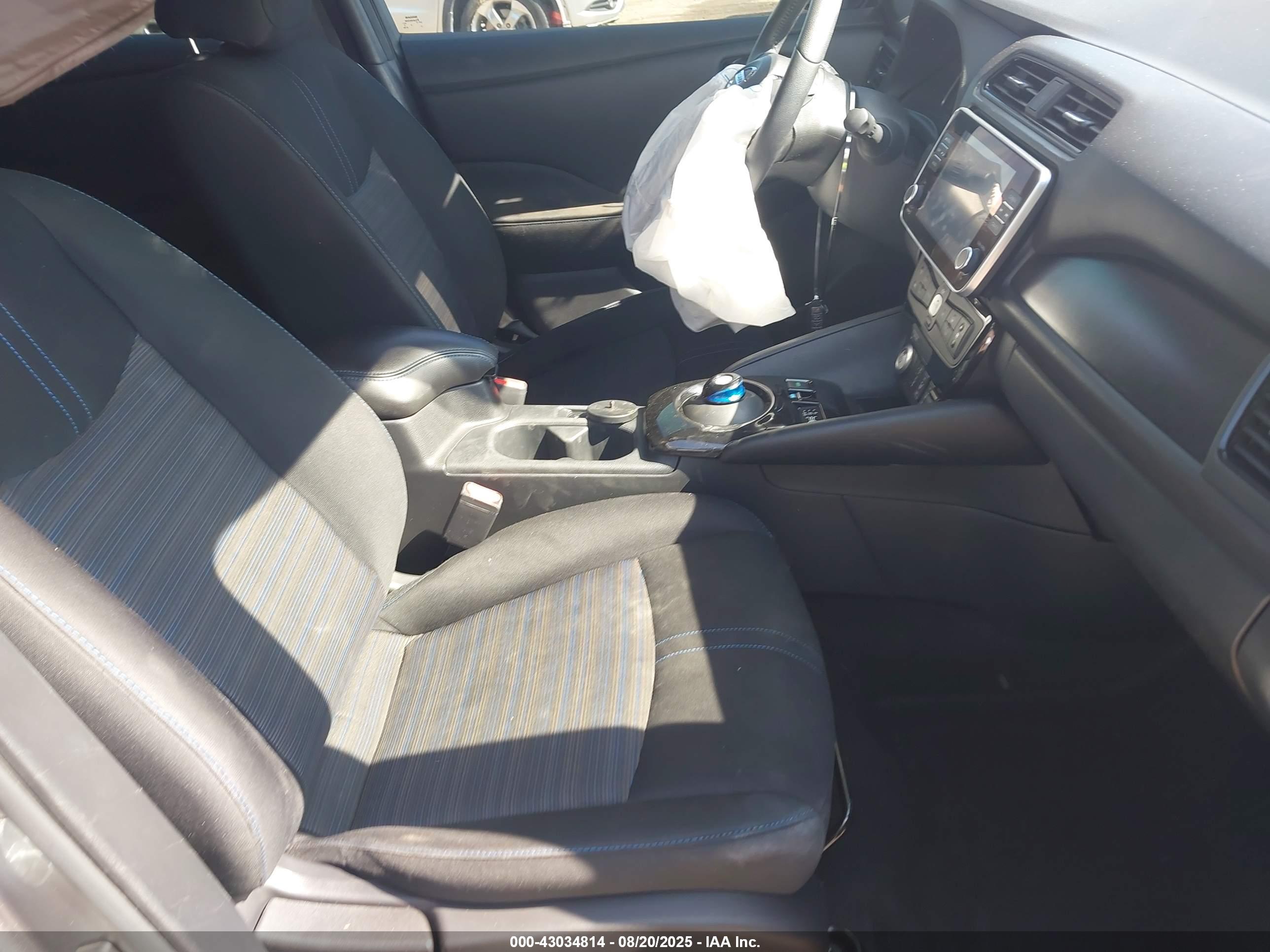 NISSAN LEAF image 5