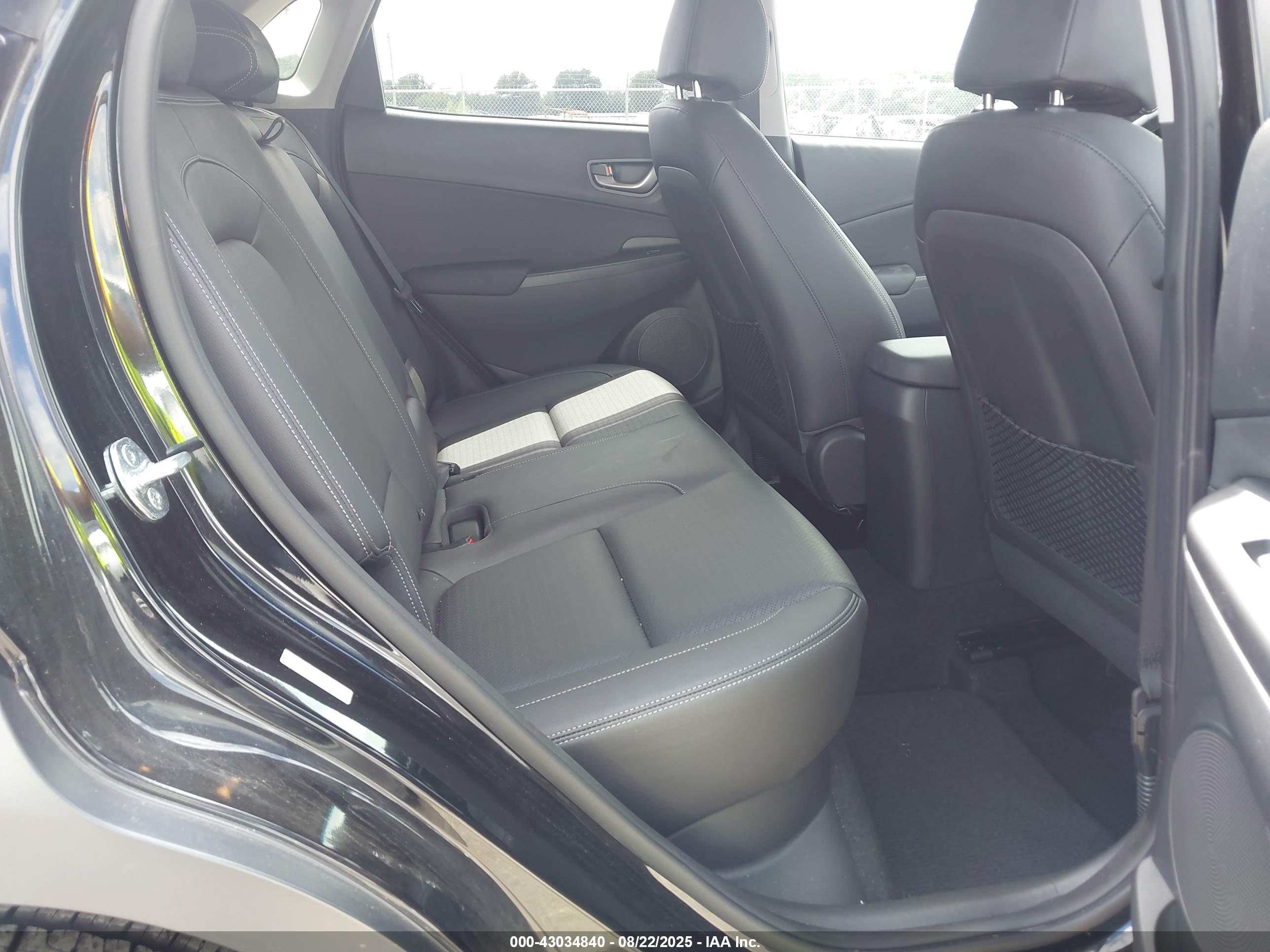HYUNDAI KONA image 8