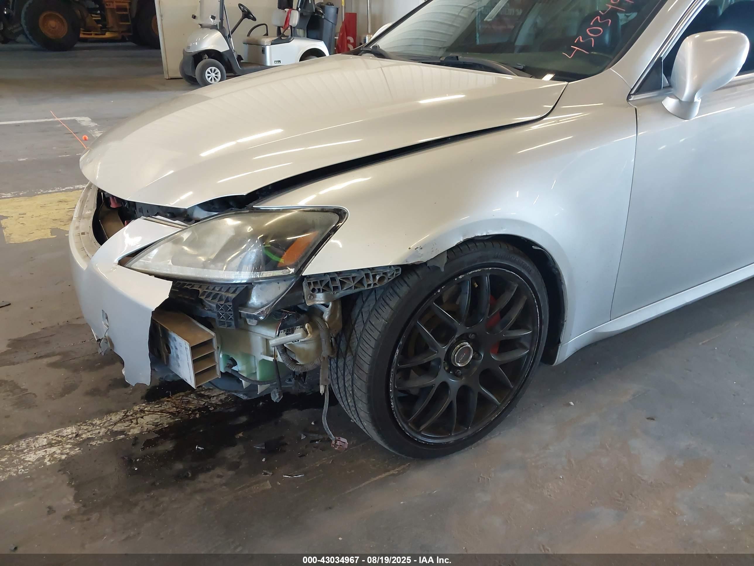 LEXUS IS image 6
