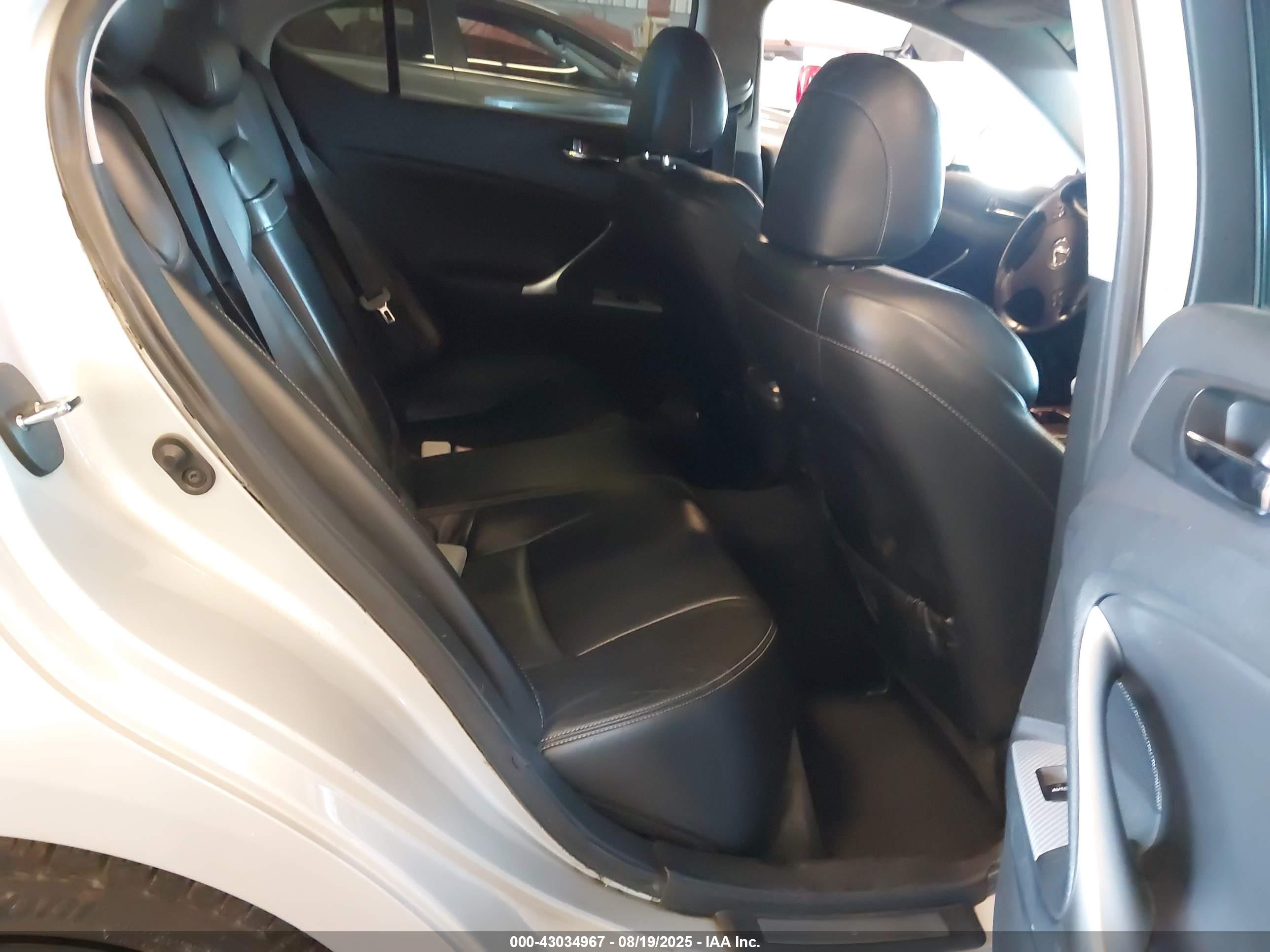 LEXUS IS image 8