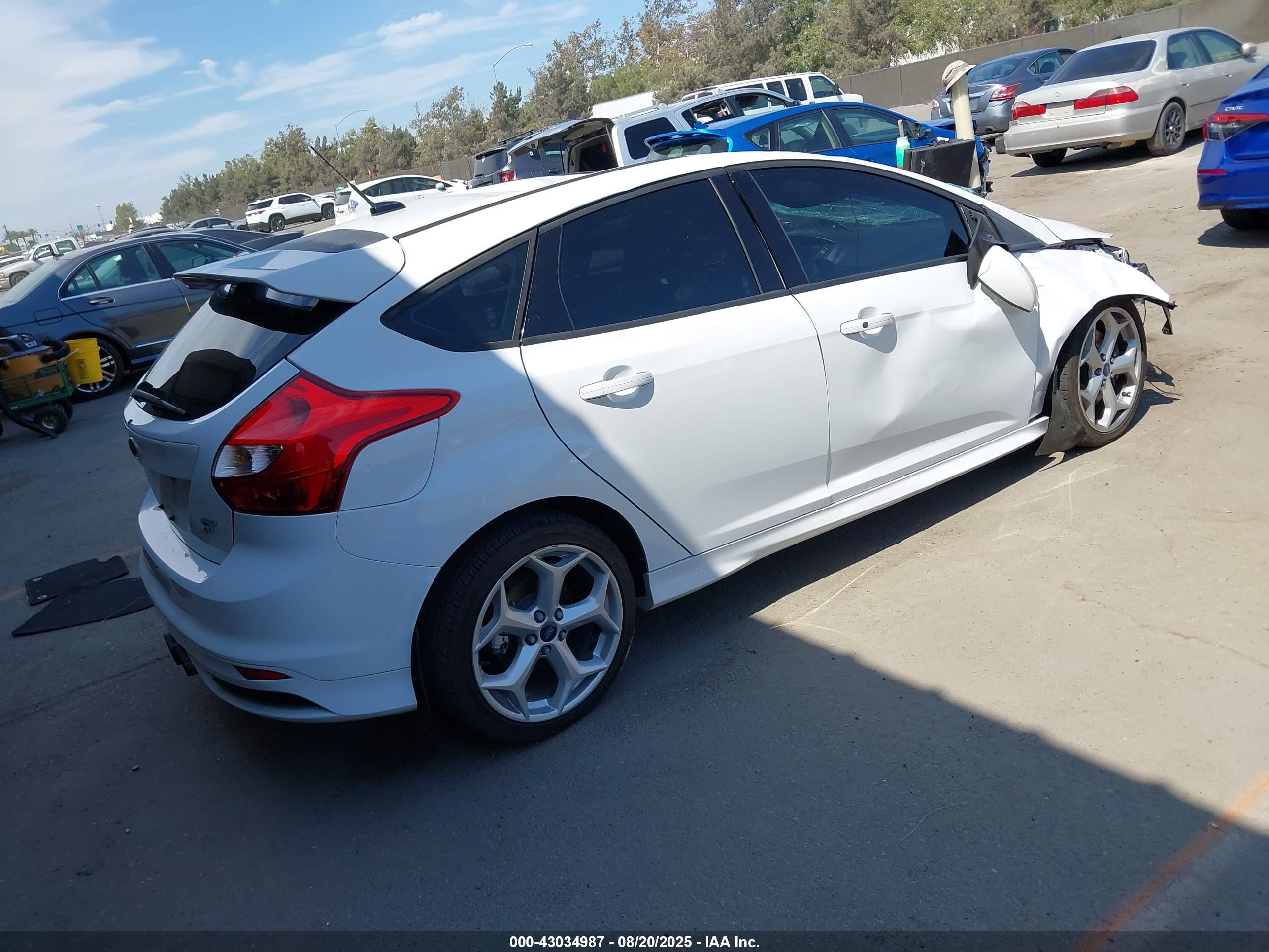 FORD FOCUS image 4