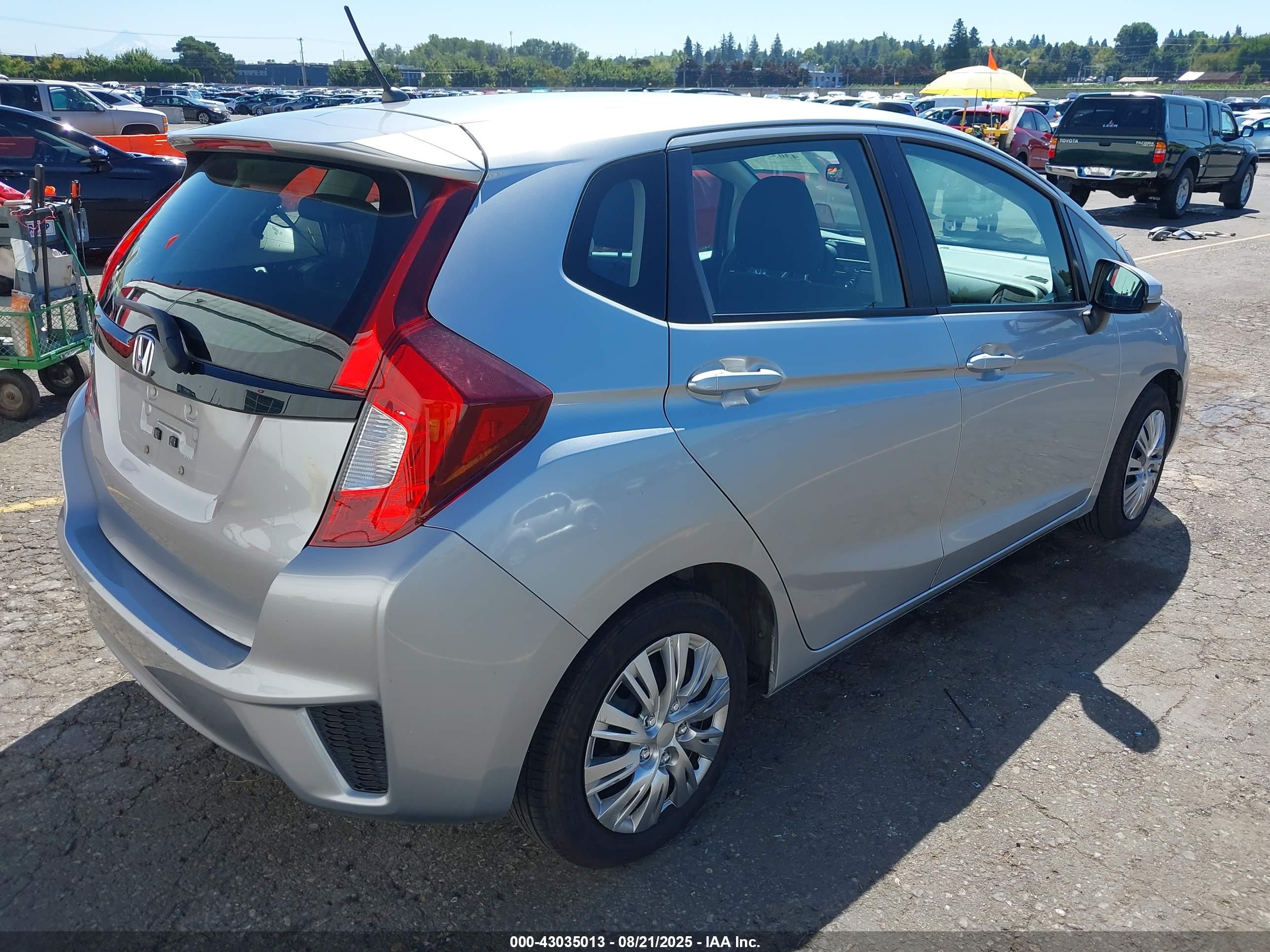 HONDA FIT image 4
