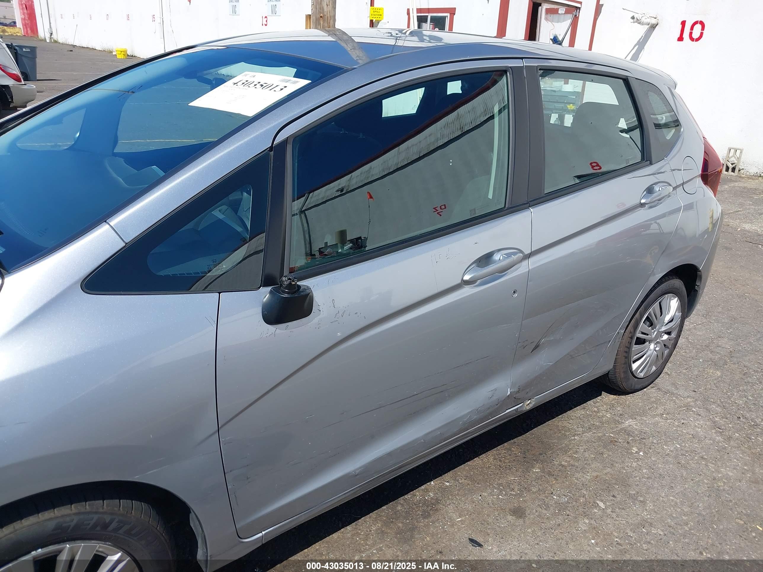 HONDA FIT image 6