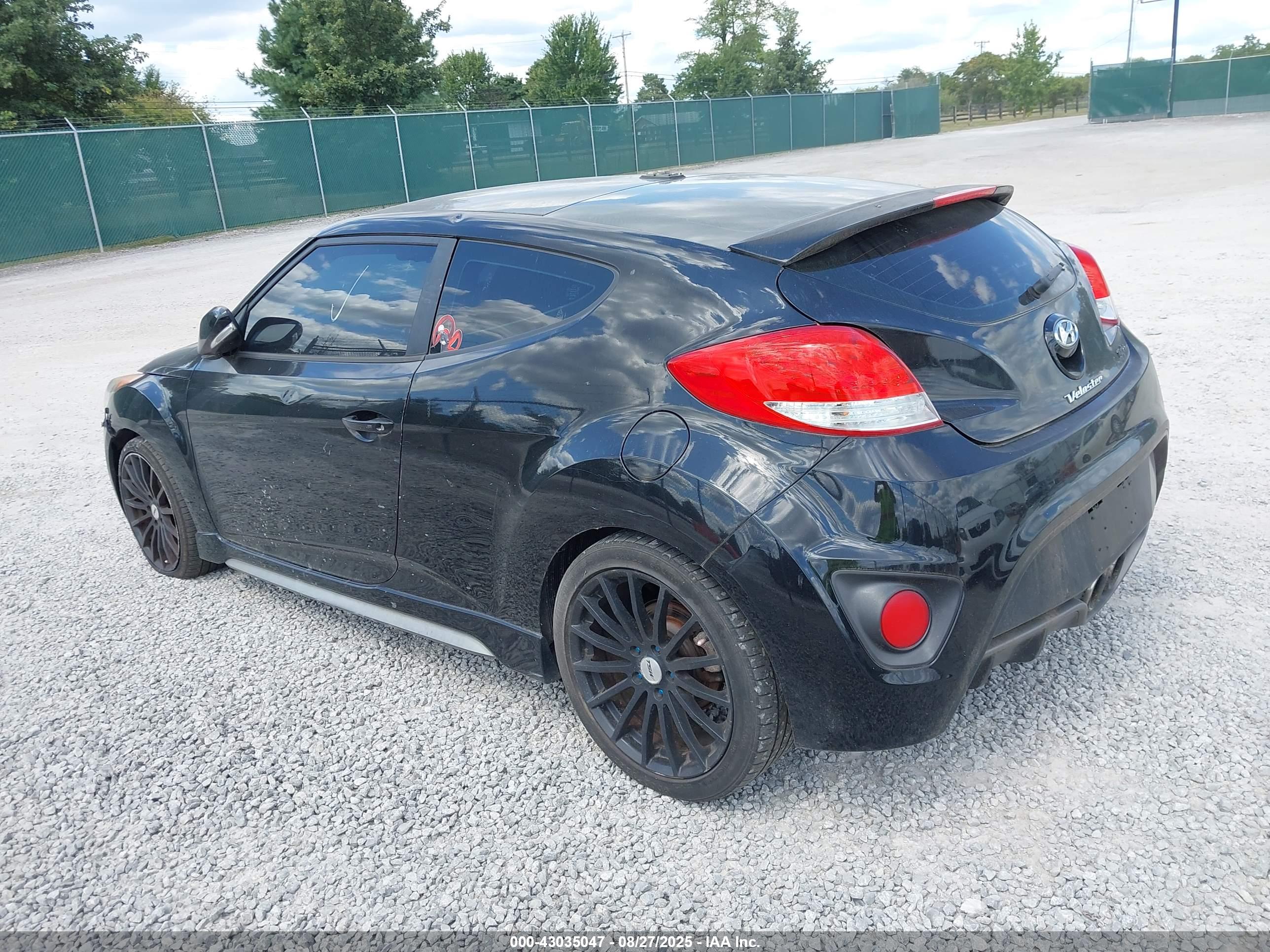 HYUNDAI VELOSTER image 3
