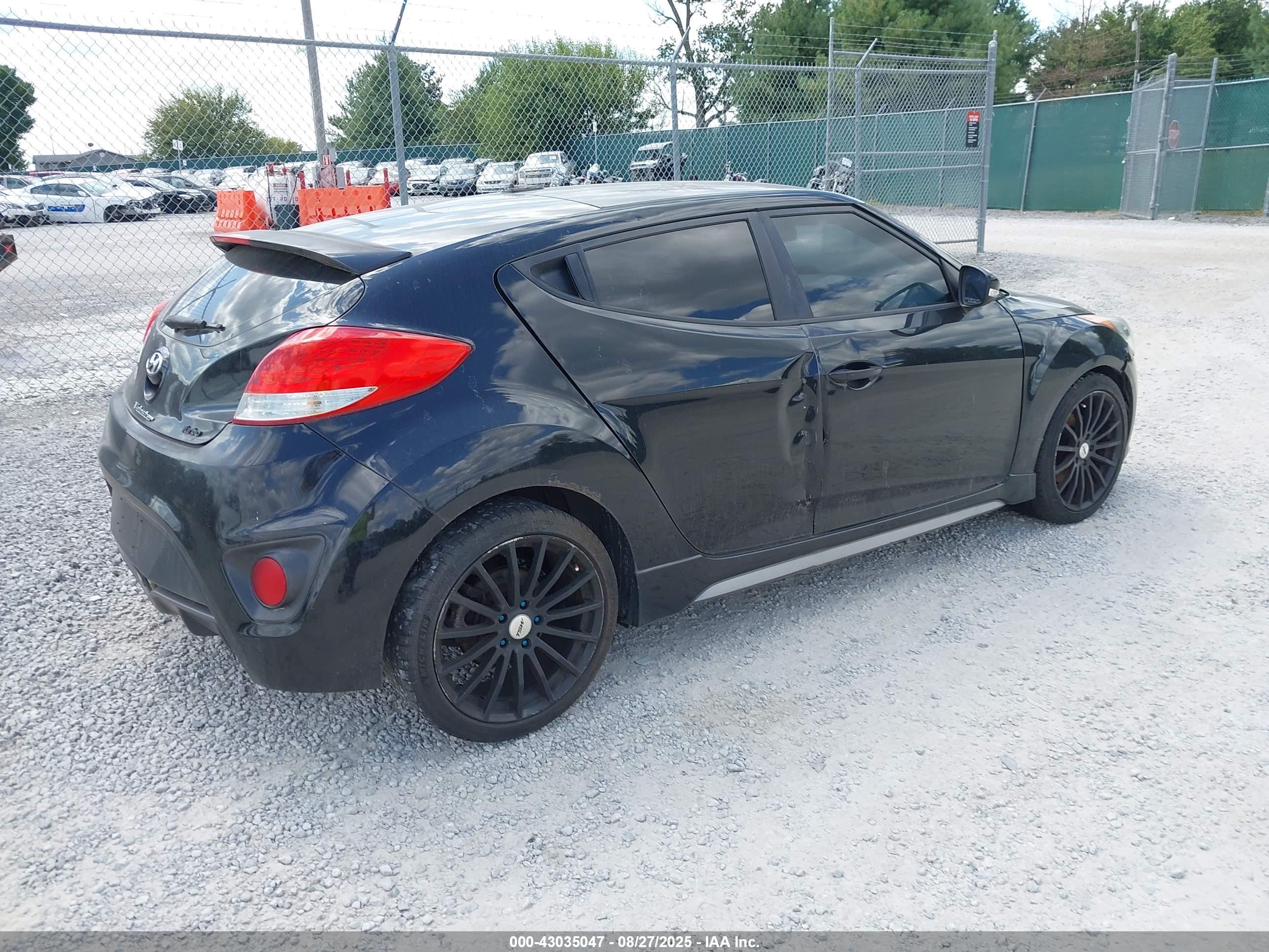 HYUNDAI VELOSTER image 4