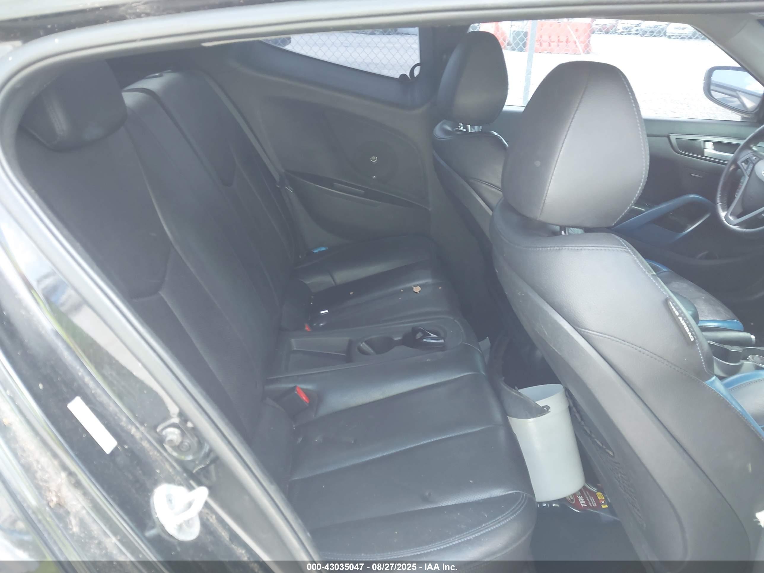 HYUNDAI VELOSTER image 8
