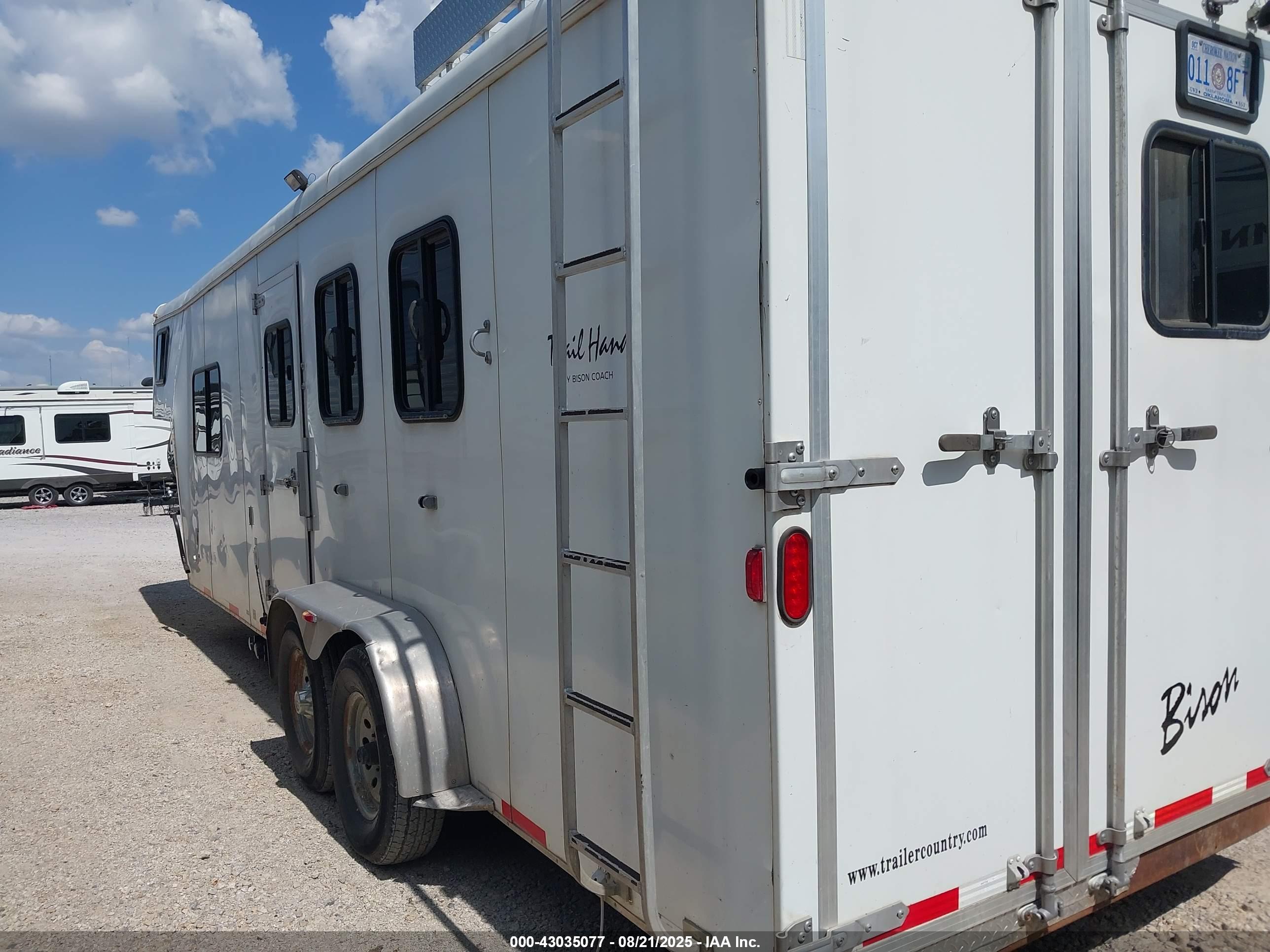 BISON COACH image 3