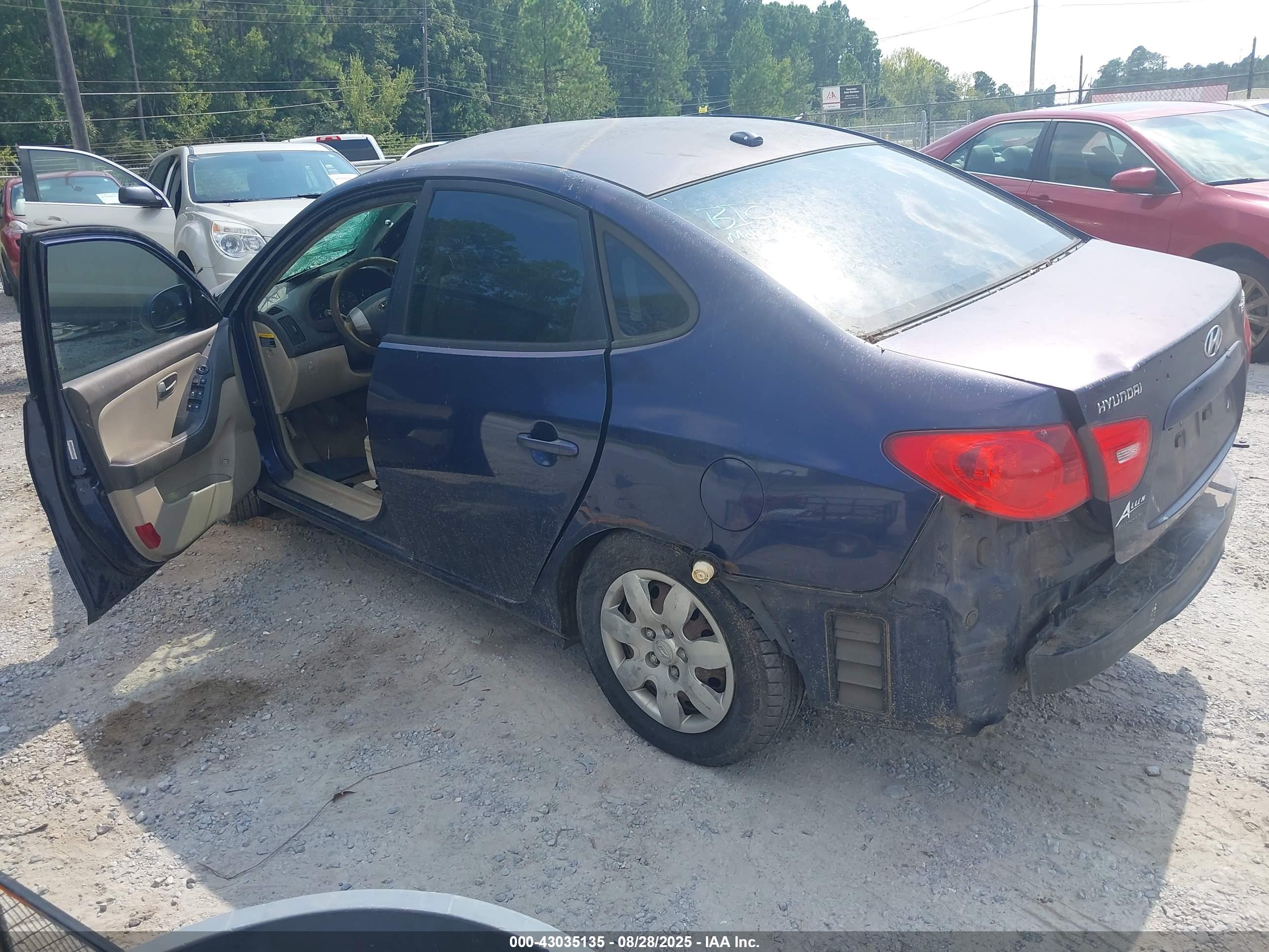 HYUNDAI ELANTRA image 3