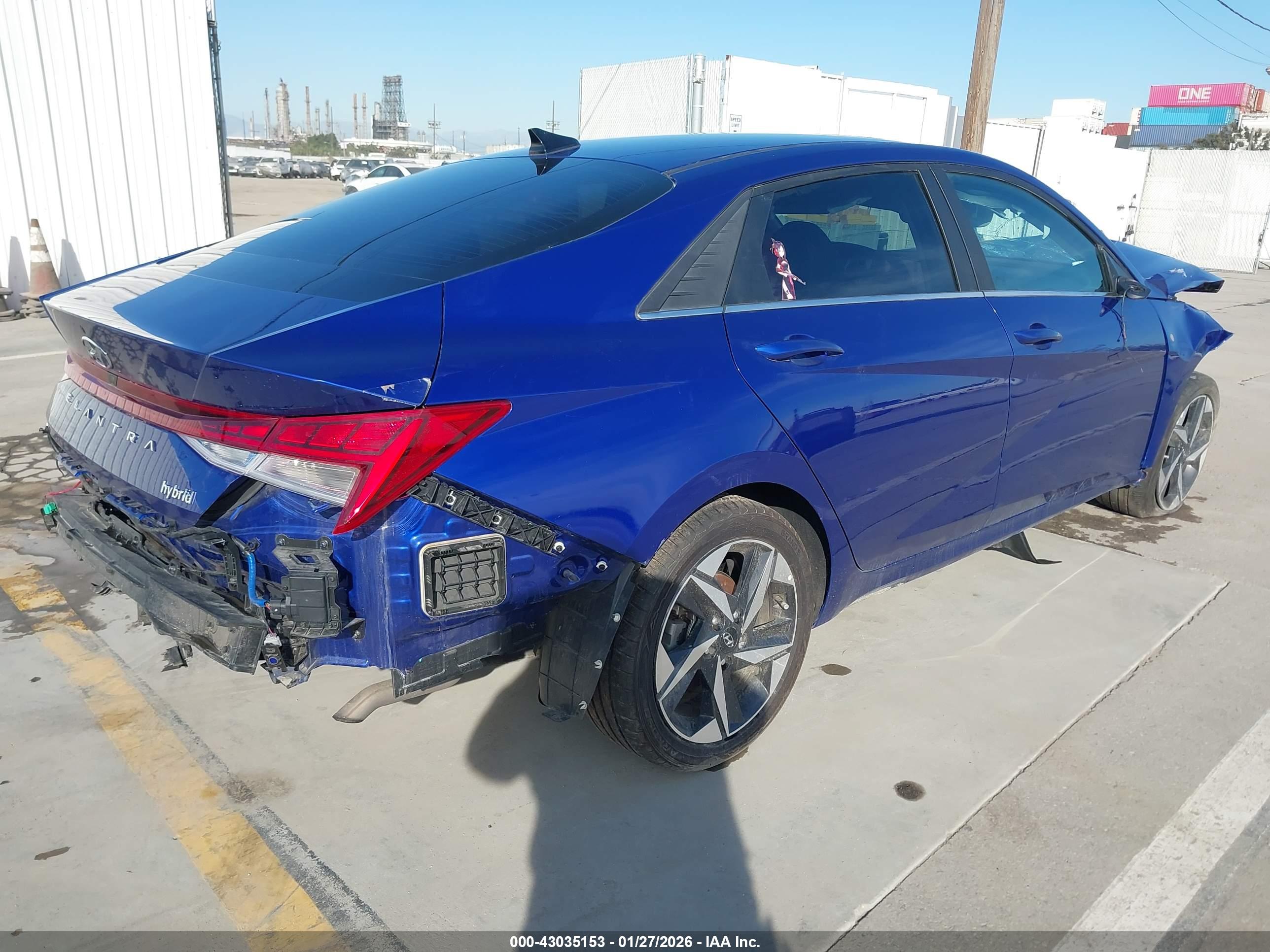 HYUNDAI ELANTRA image 4