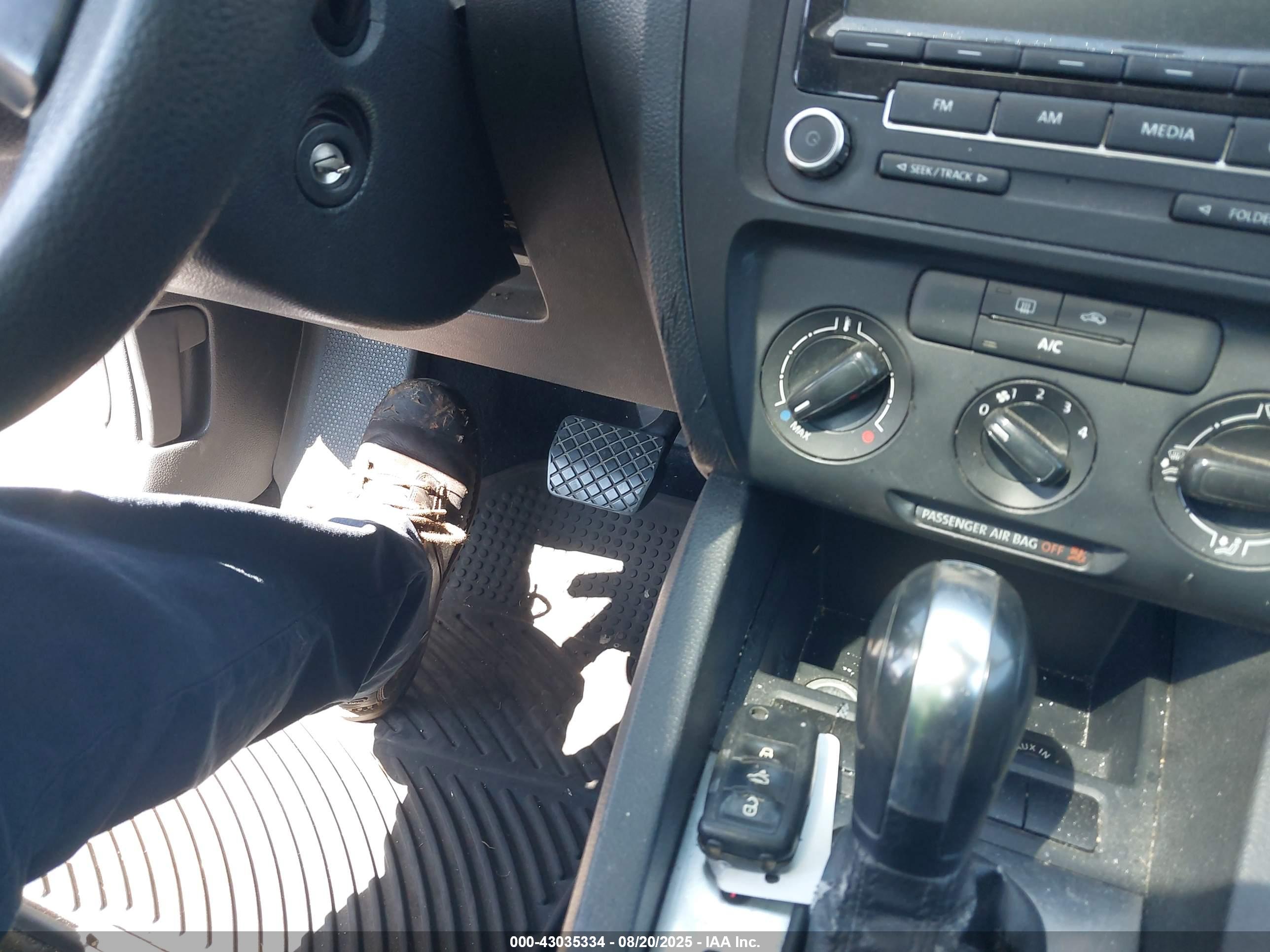 VOLKSWAGEN JETTA image 11
