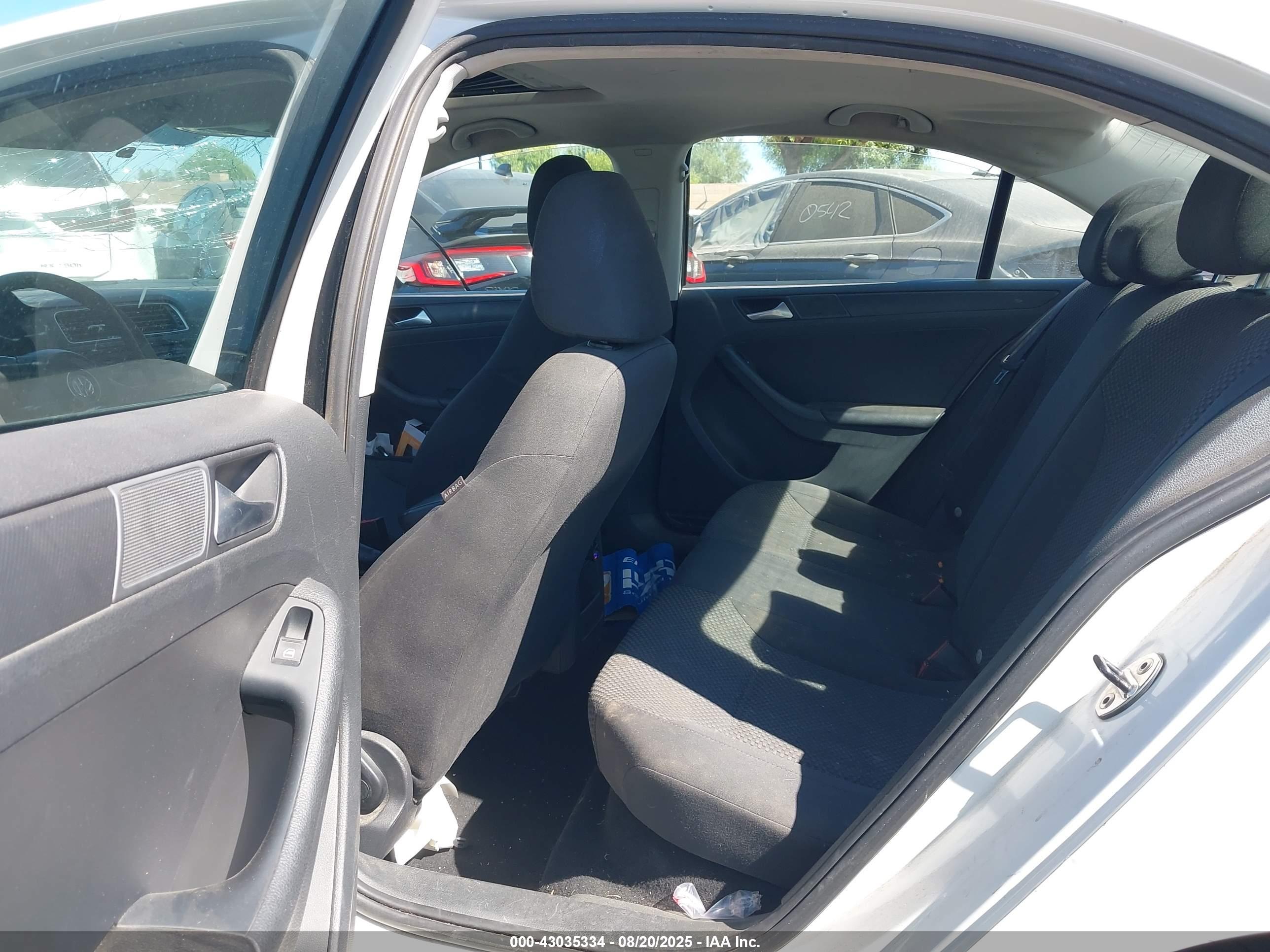 VOLKSWAGEN JETTA image 8