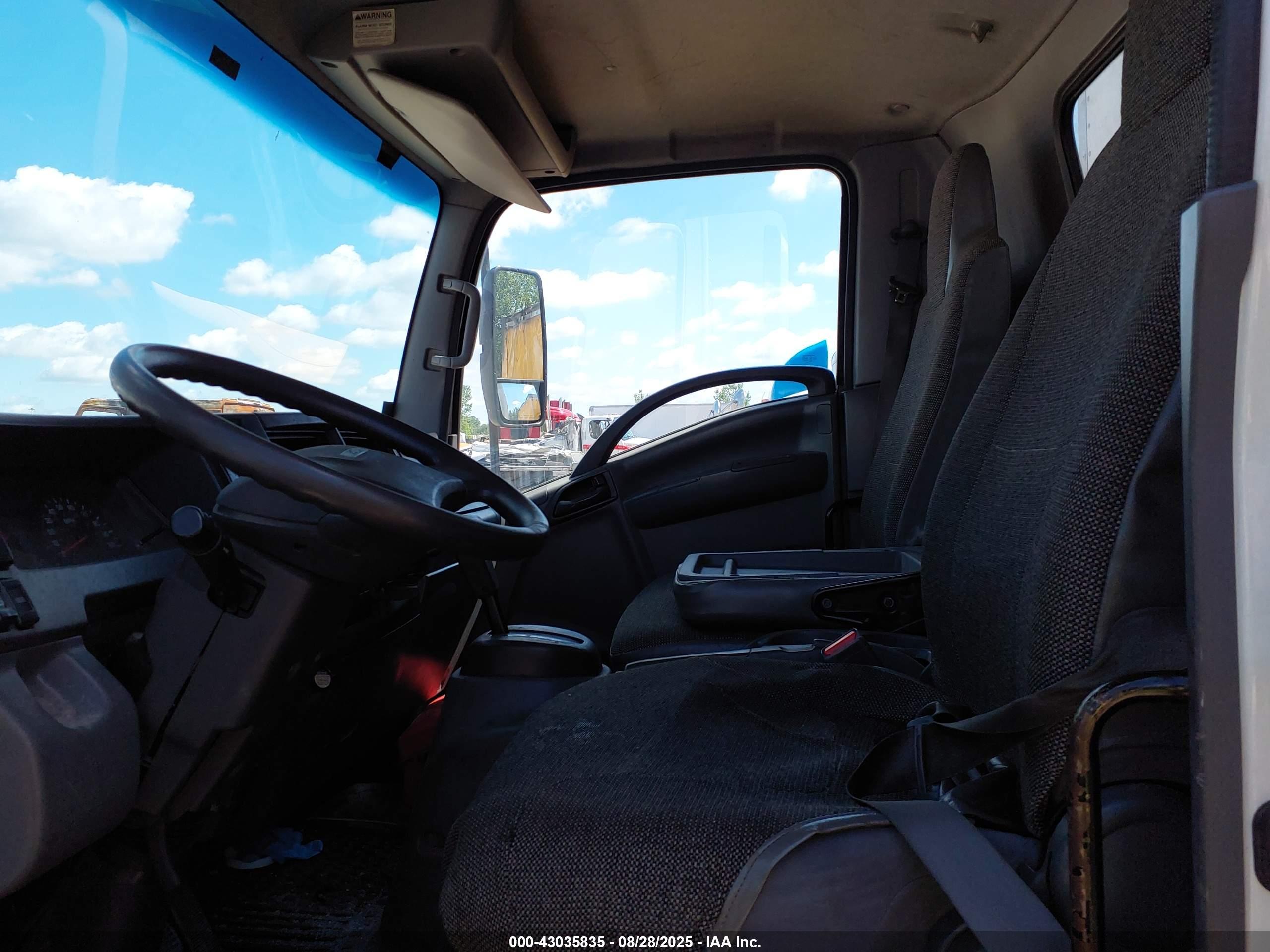 CHEVROLET 4500 image 8