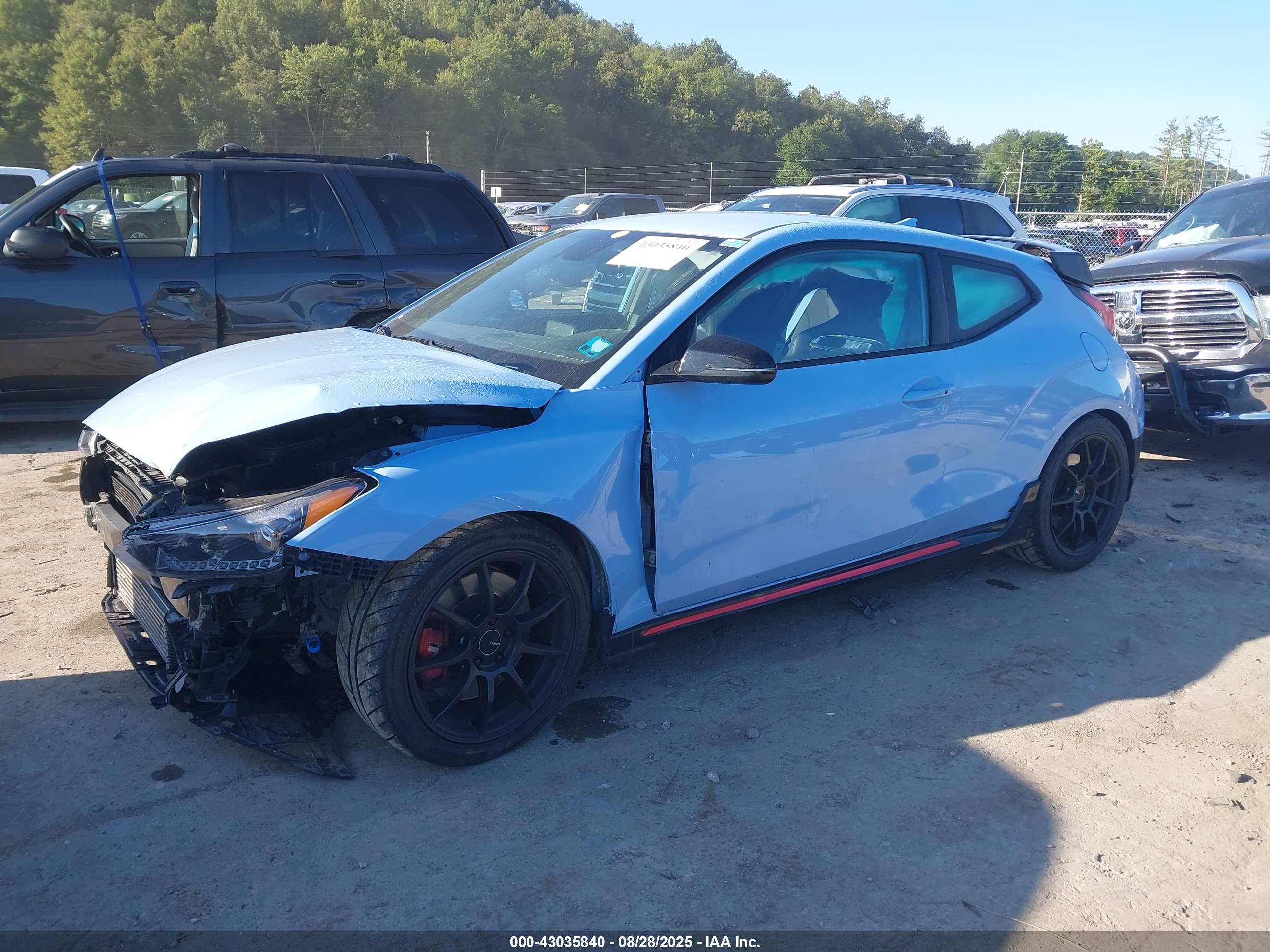 HYUNDAI VELOSTER image 2