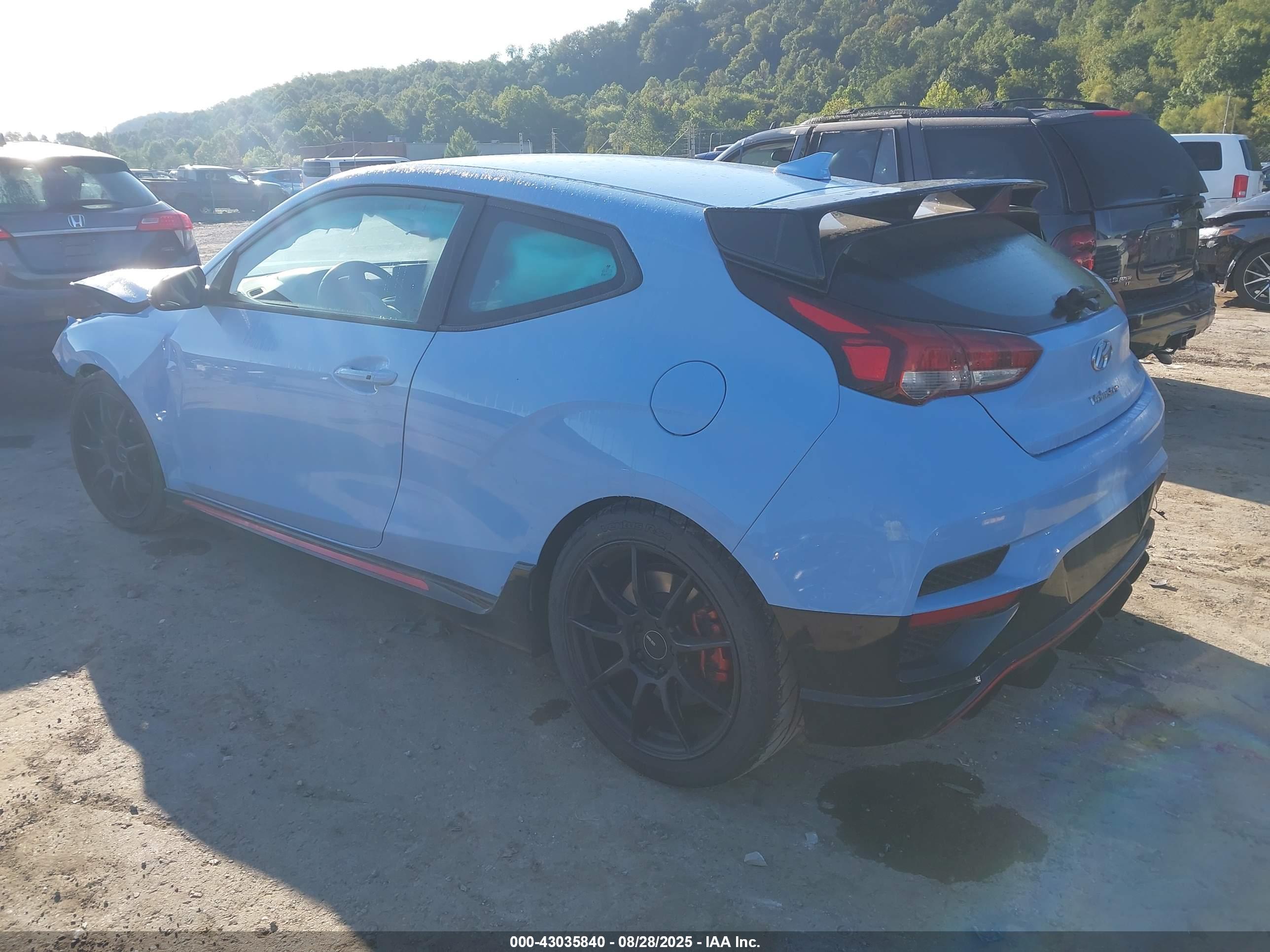 HYUNDAI VELOSTER image 3